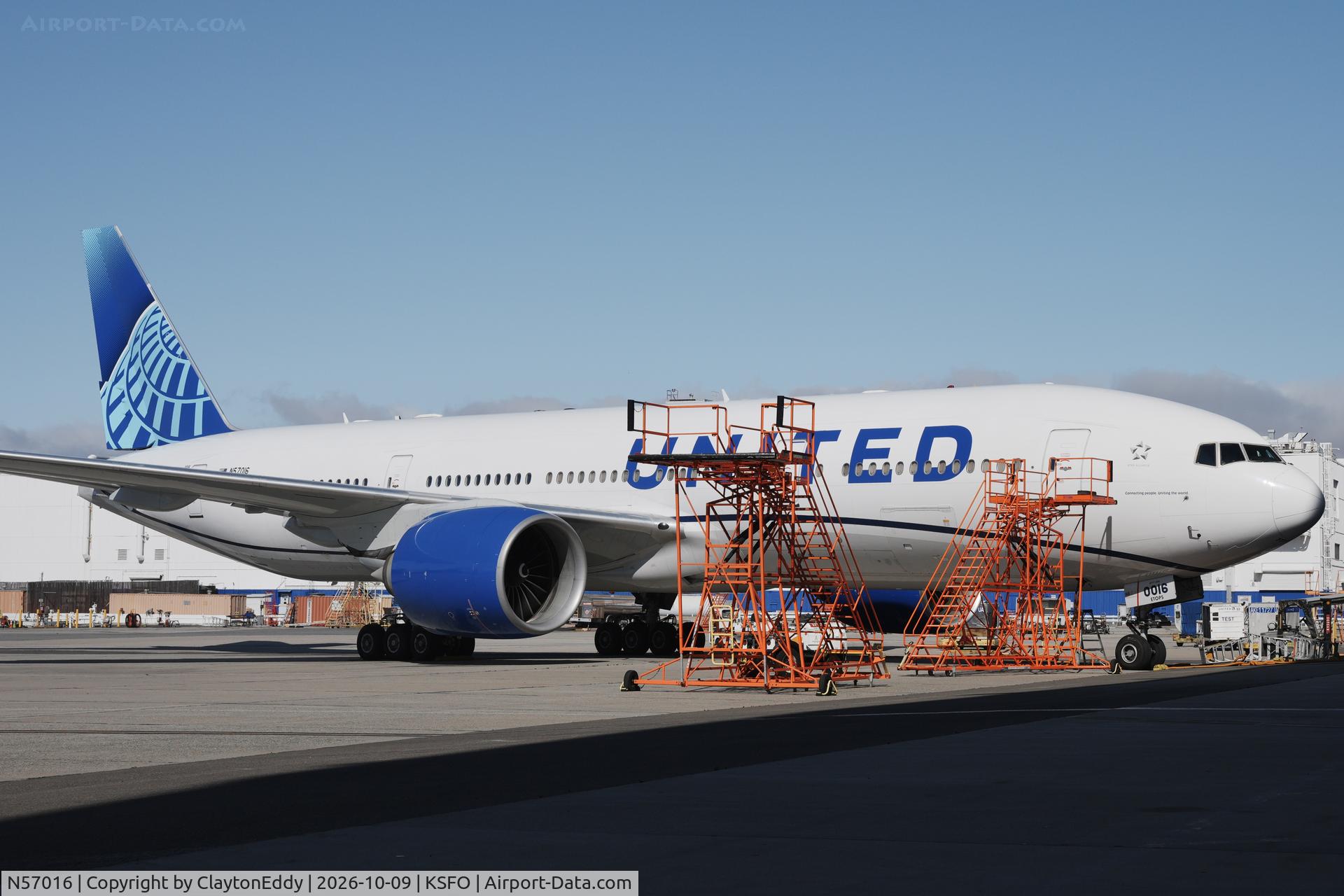 Aircraft N57016, 2000 Boeing 777-224, c/n 28679 l/n 279, SFO 2026, at KSFO, photo by ClaytonEddy