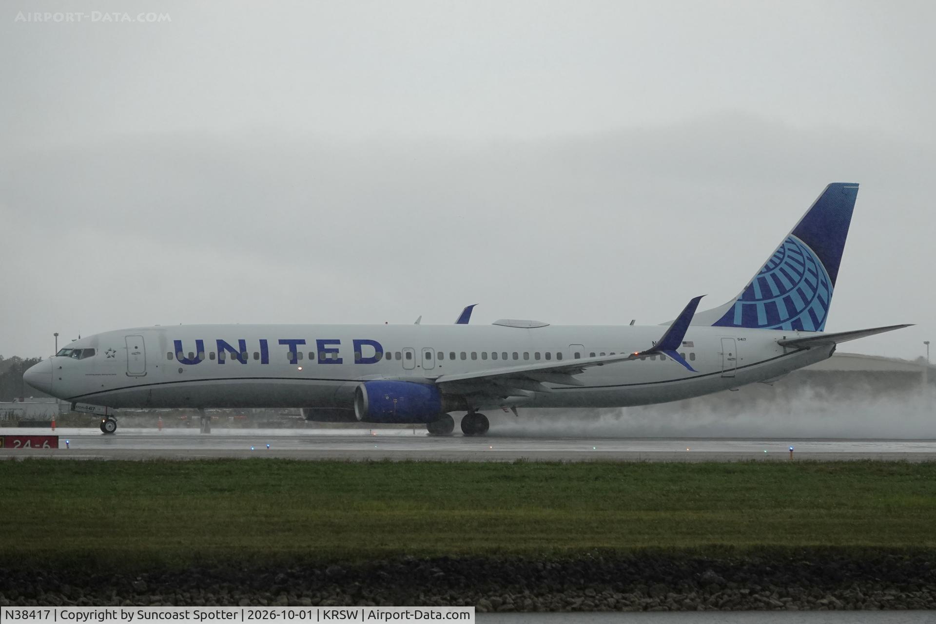 Aircraft N38417, 2008 Boeing 737-924/ER, c/n 31665, United 2054 departs Southwest Florida International Airport enroute to Washington-Dulles International Airport, at KRSW, photo by Suncoast Spotter