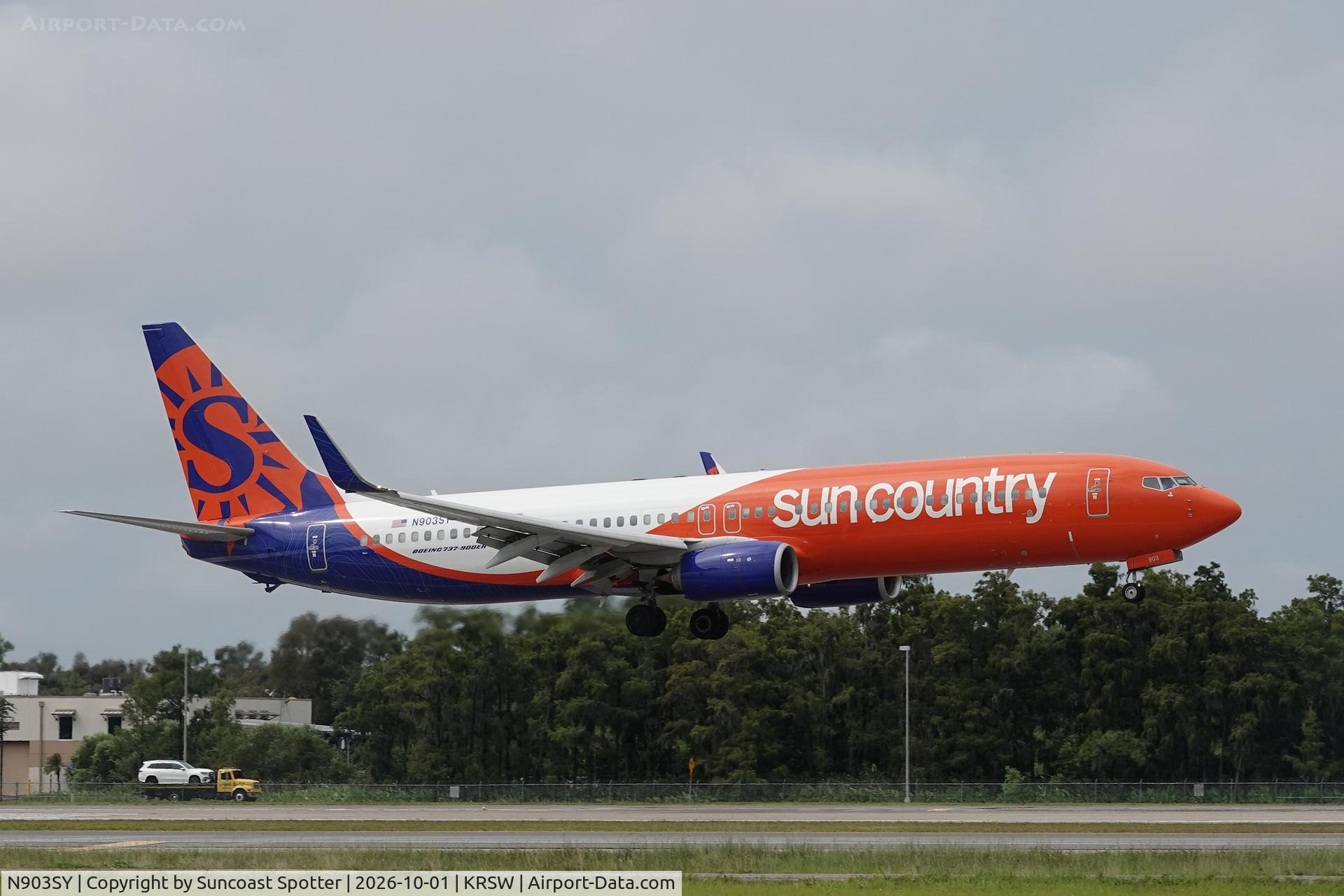 Aircraft N903SY, 2015 Boeing 737-91MER, c/n 40070, Sun Country 383 arrives at Southwest Florida International Airport following flight from Tampa International Airport following a weather diversion on a flight from Minneapolis-St Paul International Airport, at KRSW, photo by Suncoast Spotter