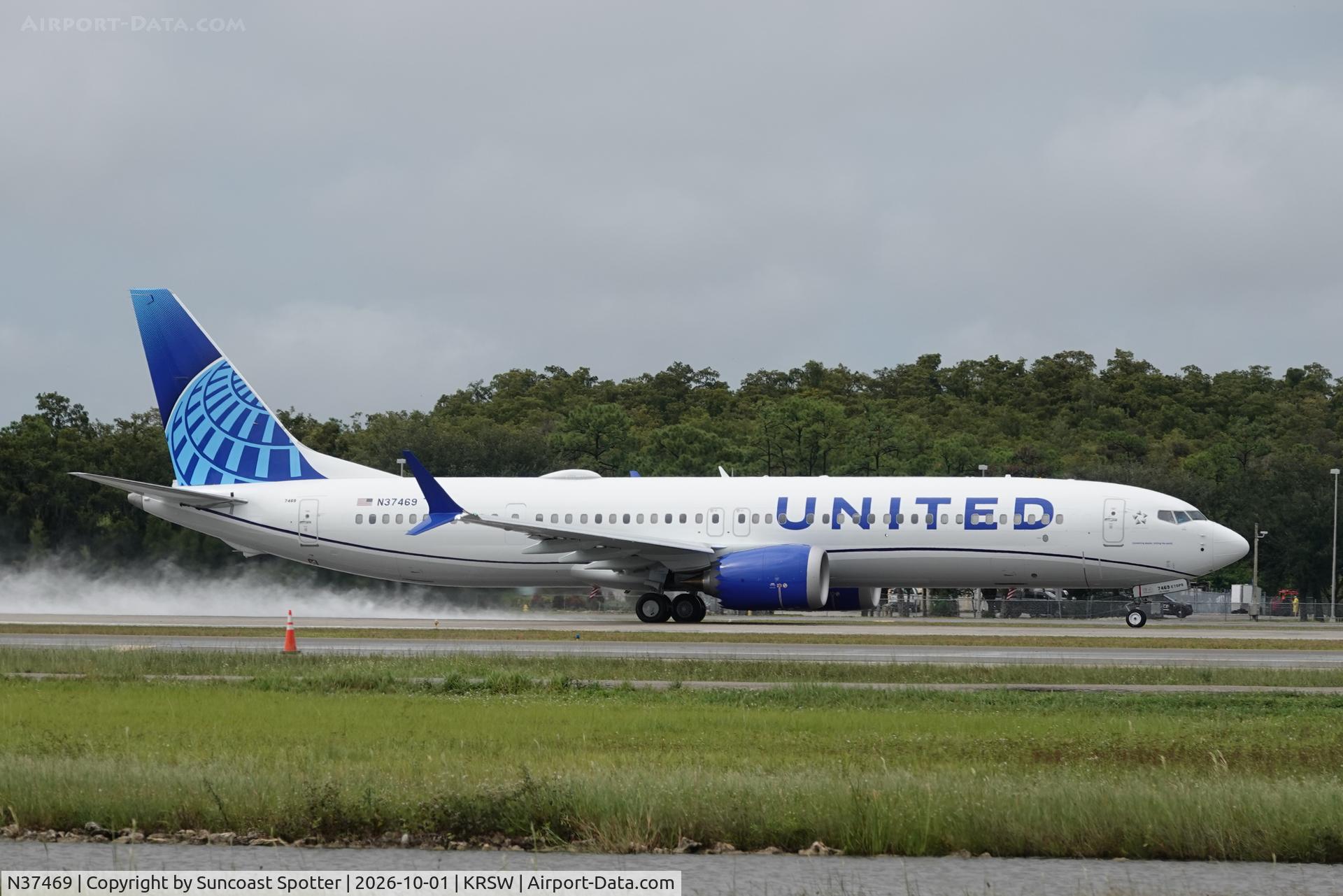 Aircraft N37469, 2026 Boeing 737 MAX 9, c/n 67662 l/n 9767, United 2472 departs Southwest Florida International Airport enroute to Chicago-O’Hare International Airport, at KRSW, photo by Suncoast Spotter