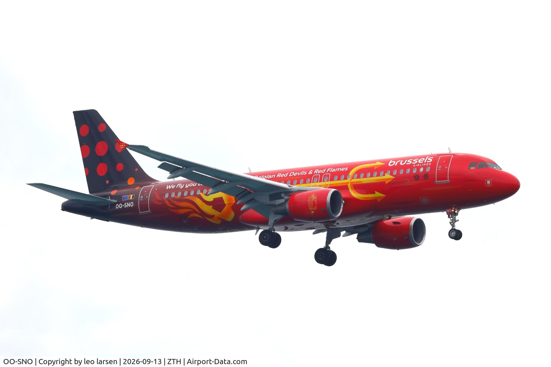 Aircraft OO-SNO, 2009 Airbus A320-216, c/n 3831, Zakynthos 13.9.2026, at ZTH, photo by leo larsen