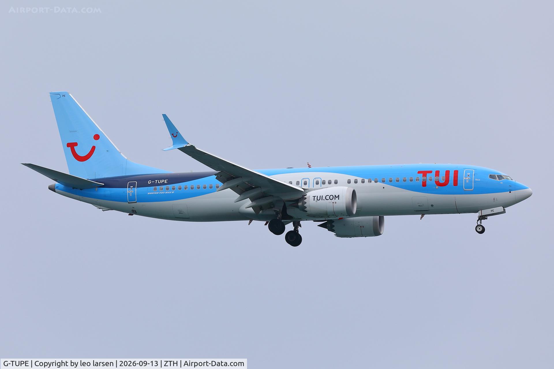 Aircraft G-TUPE, Boeing 737- MAX 8, c/n 44666, Zakynthos 13.9.2026, at ZTH, photo by leo larsen