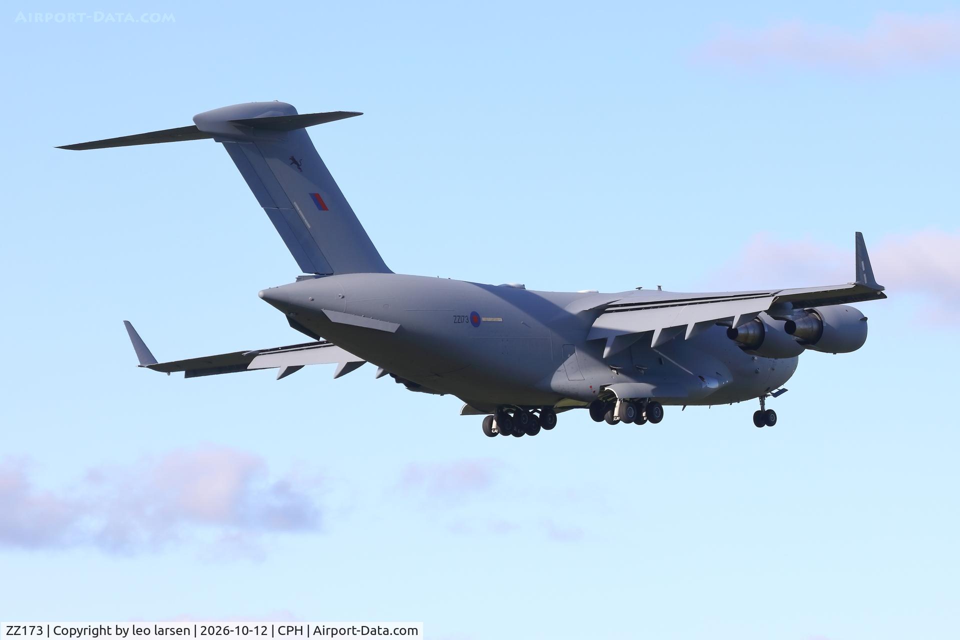 Aircraft ZZ173, 2001 Boeing C-17A Globemaster III, c/n F-080 l/n UK-3, Copenhagen 12.10.2026, at CPH, photo by leo larsen