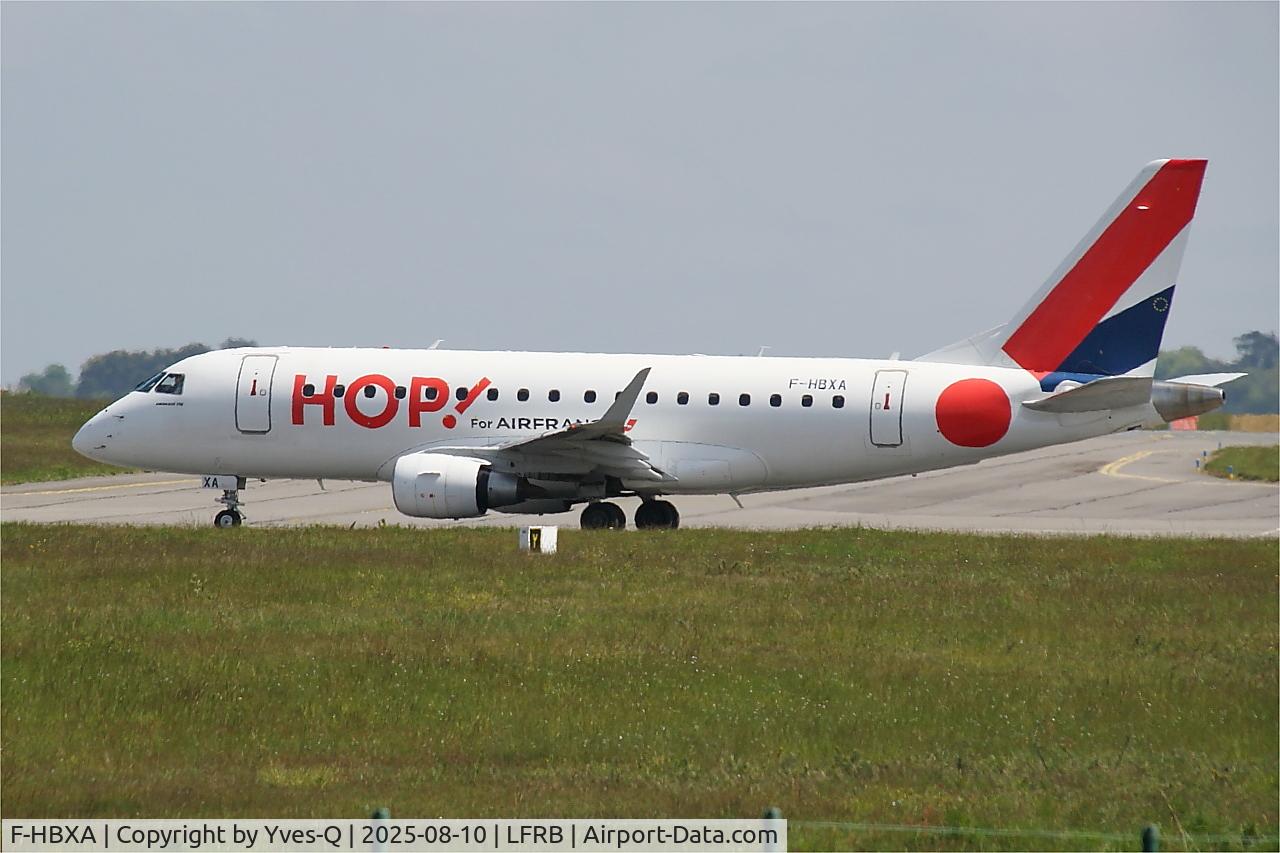 Aircraft F-HBXA, 2008 Embraer 170LR (ERJ-170-100LR), c/n 17000237, Embraer 170LR, Taxiing to holding point charlie, Brest-Bretagne Airport (LFRB-BES), at LFRB, photo by Yves-Q