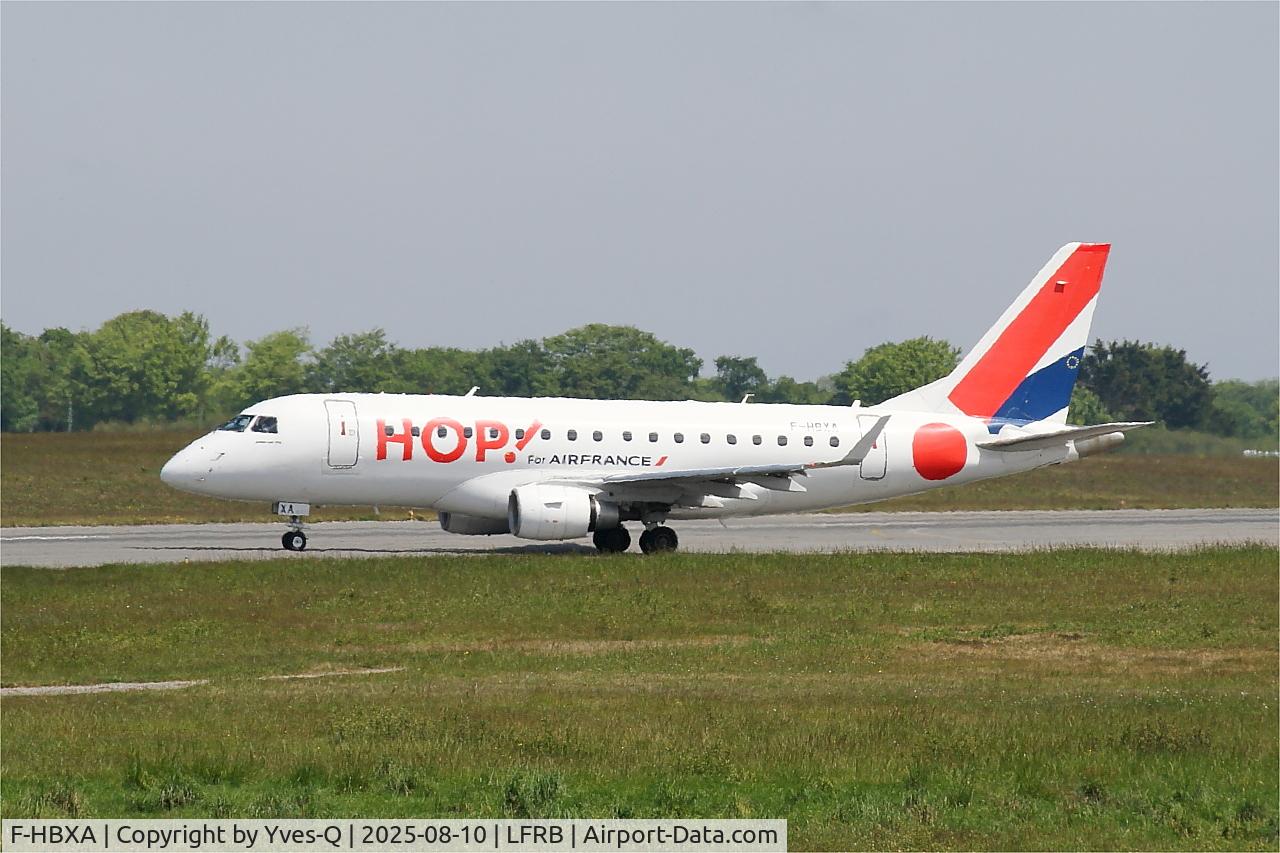 Aircraft F-HBXA, 2008 Embraer 170LR (ERJ-170-100LR), c/n 17000237, Embraer 170LR, Taxiing rwy 07R, Brest-Bretagne Airport (LFRB-BES), at LFRB, photo by Yves-Q
