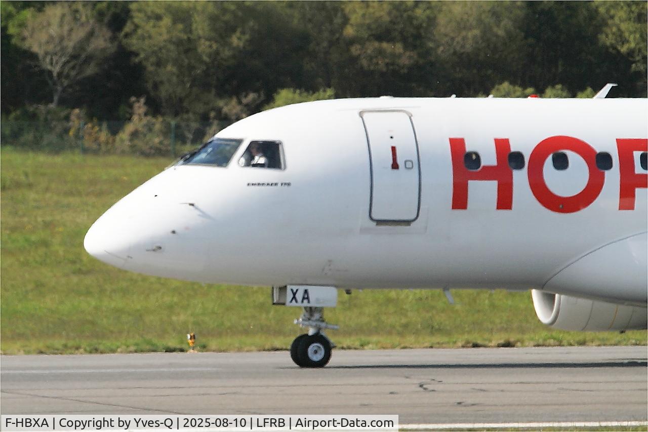 Aircraft F-HBXA, 2008 Embraer 170LR (ERJ-170-100LR), c/n 17000237, Embraer 170LR, Taxiing rwy 07R, Brest-Bretagne Airport (LFRB-BES), at LFRB, photo by Yves-Q