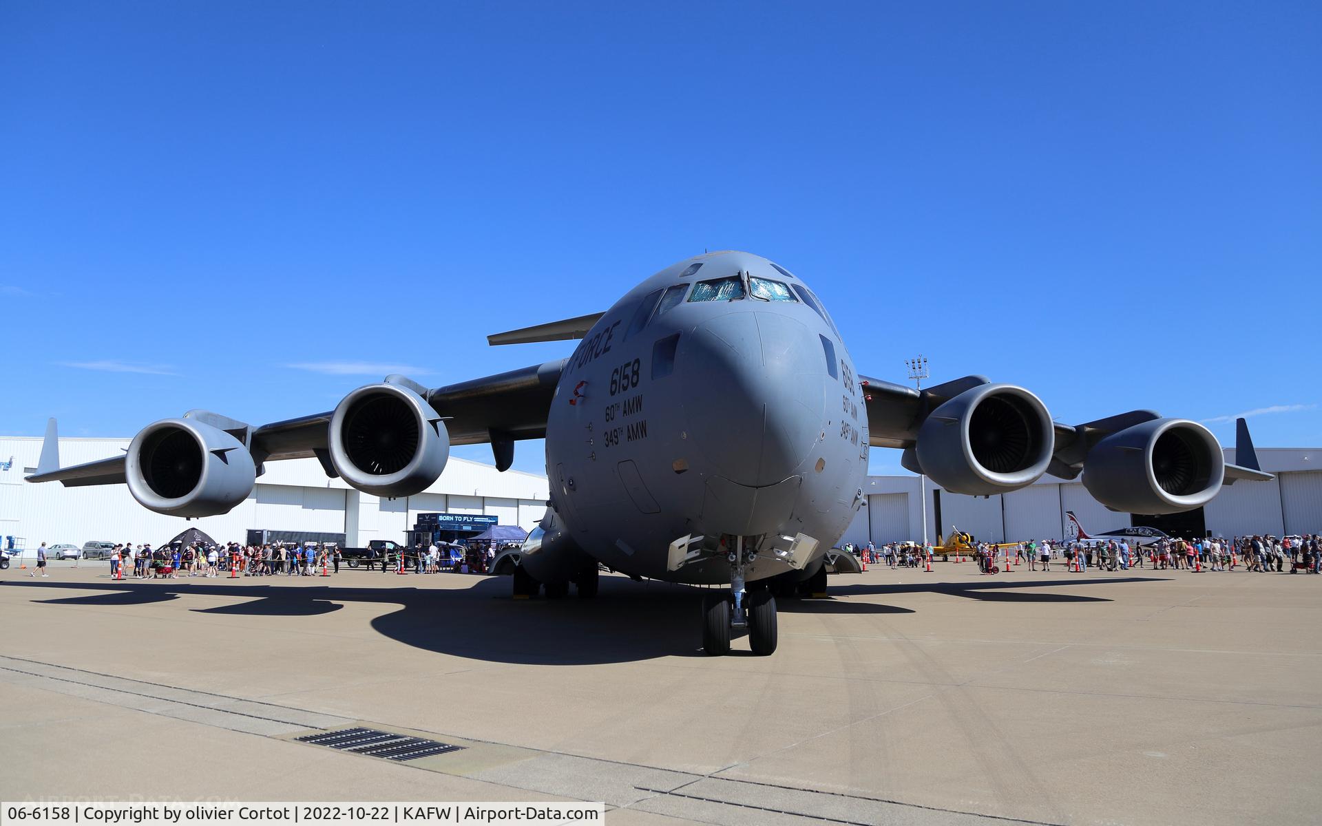 Aircraft 06-6158, 2006 Boeing C-17A Globemaster III, c/n P-158, 2022 Airshow, at KAFW, photo by olivier Cortot