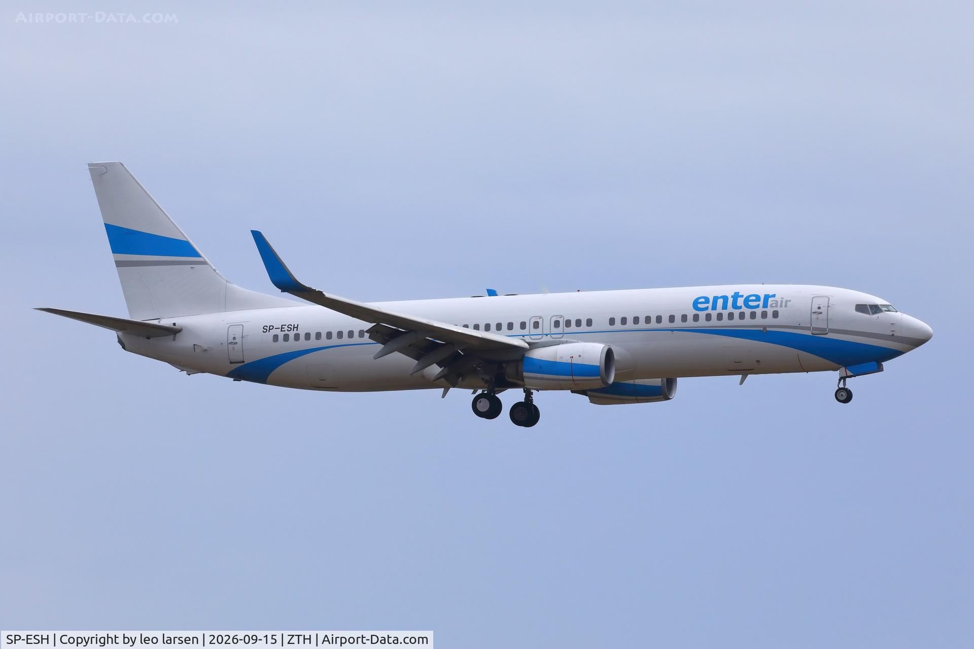 Aircraft SP-ESH, 2009 Boeing 737-81M, c/n 35287 l/n 2804, Zakynthos 15.9.2026, at ZTH, photo by leo larsen