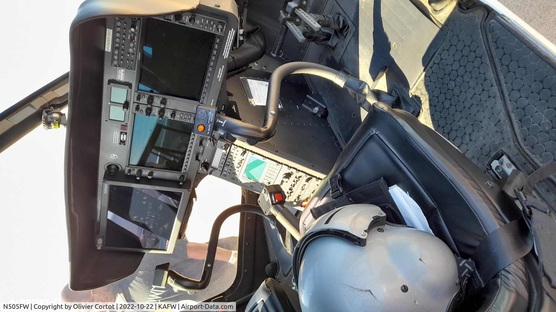 Aircraft N505FW, 2020 Bell 505 Jet Ranger X, c/n 65330, the cockpit, at KAFW, photo by Olivier Cortot