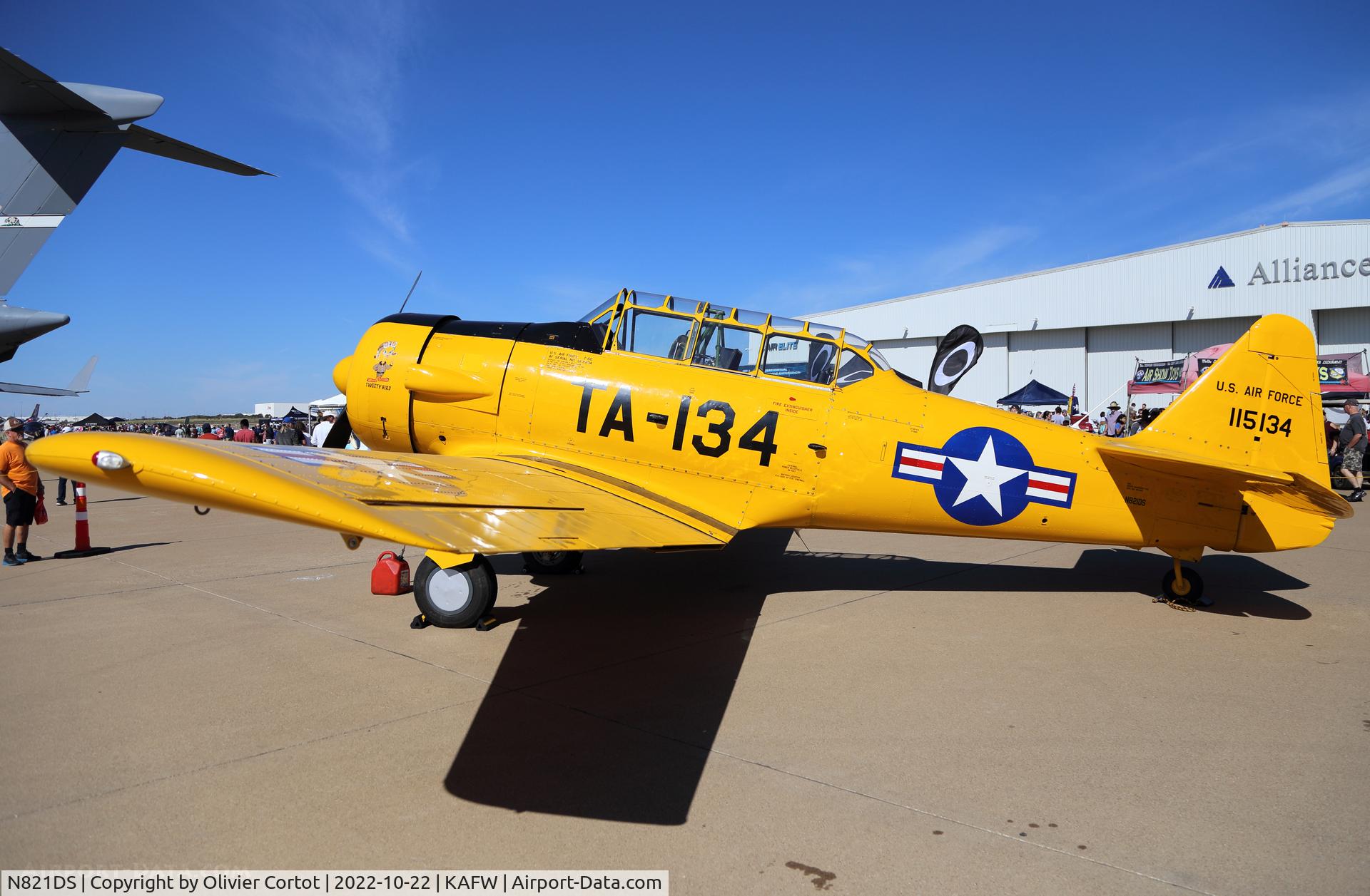 Aircraft N821DS, 1949 North American T-6G Texan, c/n 182-821, 2022 Airshow, at KAFW, photo by Olivier Cortot