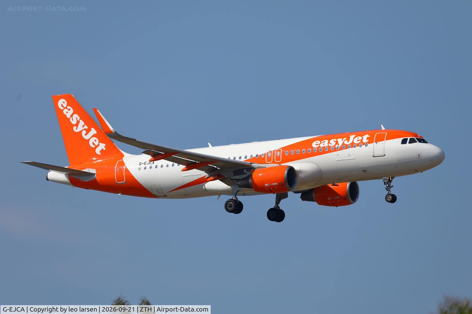 Aircraft G-EJCA, 2013 Airbus A320-214, c/n 5874, Zakynthos 21.9.2026, at ZTH, photo by leo larsen