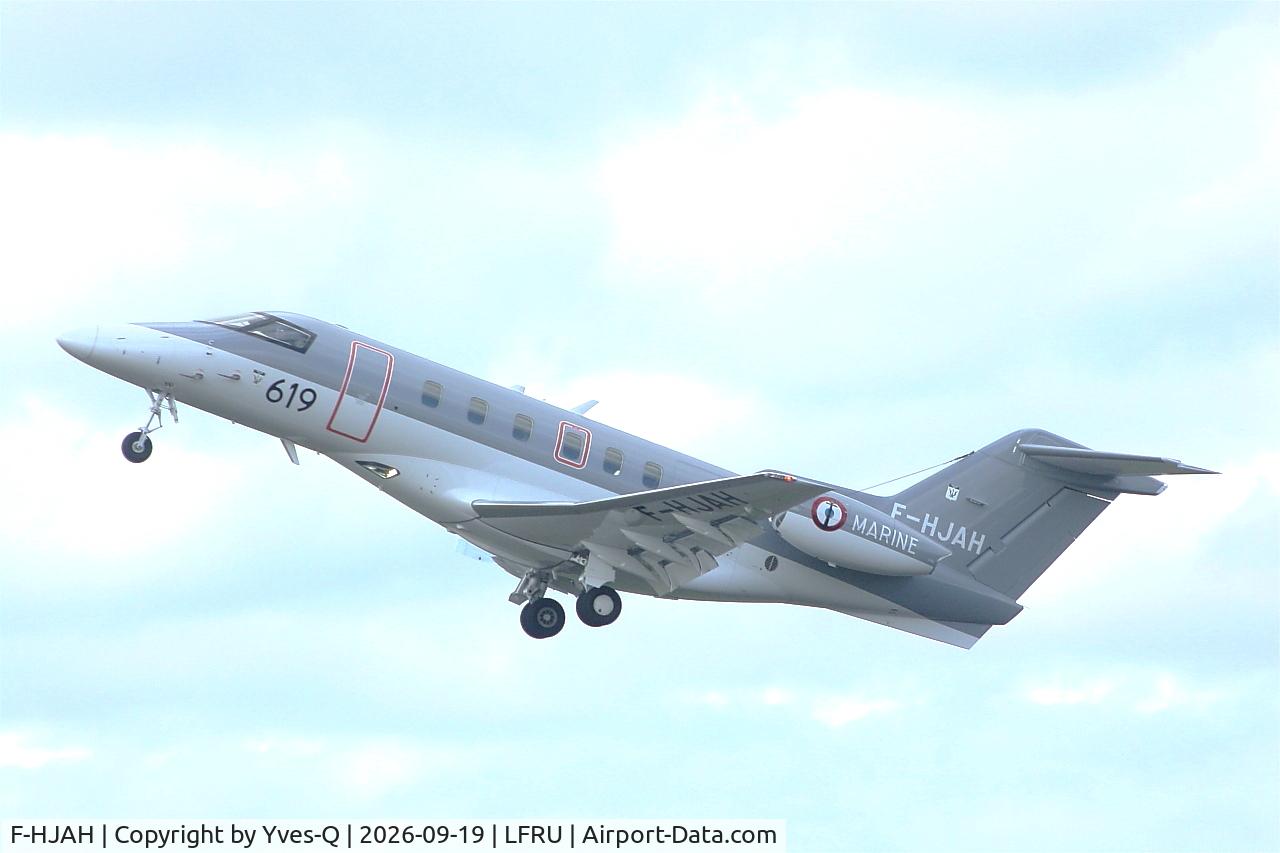 Aircraft F-HJAH, 2025 Pilatus PC-24, c/n 619, Pilatus PC-24, Take off rwy 22, Morlaix-Ploujean airport (LFRU-MXN), at LFRU, photo by Yves-Q