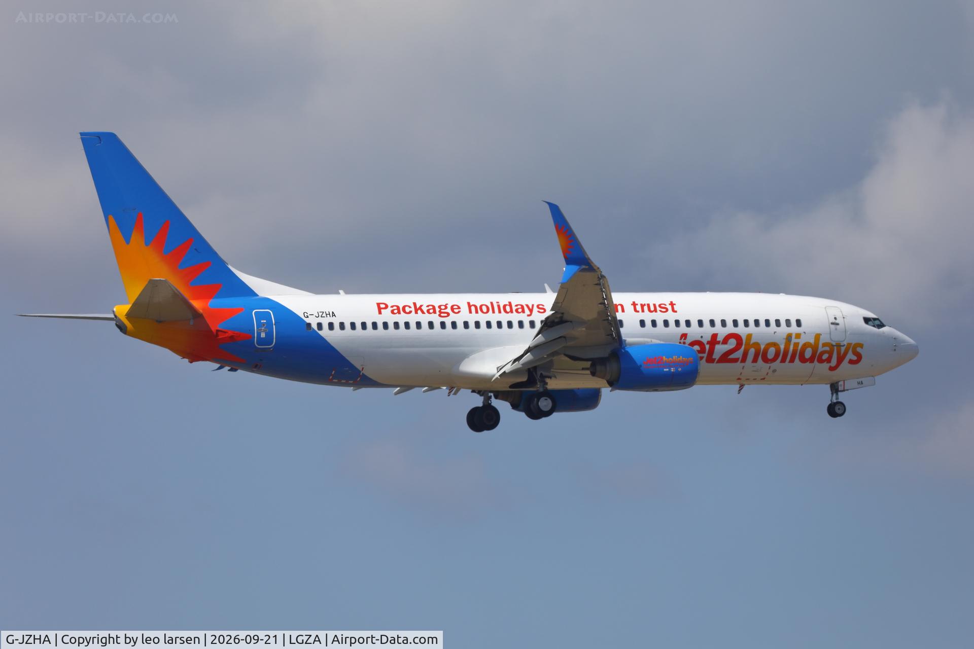 Aircraft G-JZHA, 2001 Boeing 737-8K5, c/n 30417 l/n 781, Zakynthos 21.9.2026, at LGZA, photo by leo larsen