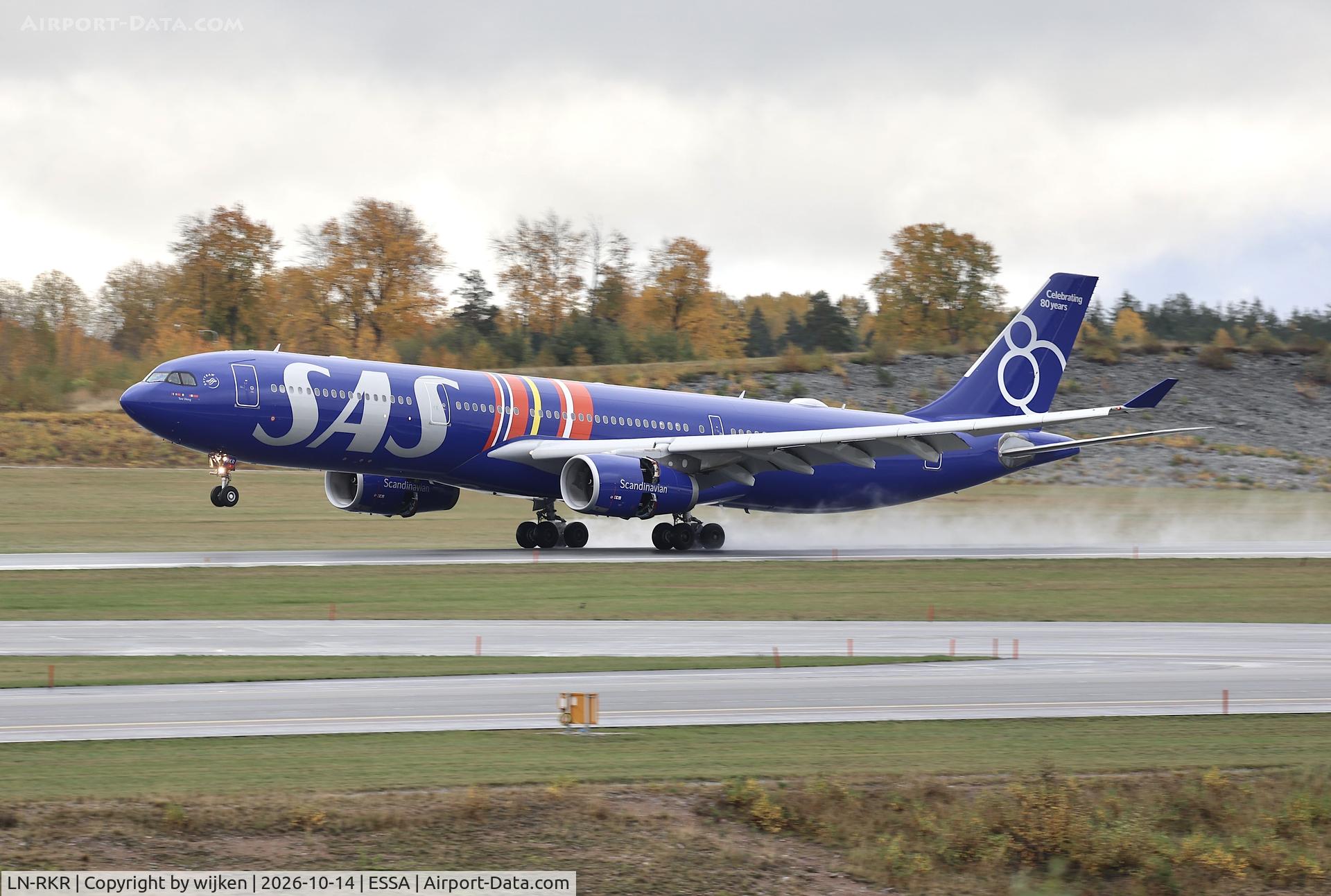 Aircraft LN-RKR, 2015 Airbus A330-343E, c/n 1660, Rwy 01R, at ESSA, photo by wijken