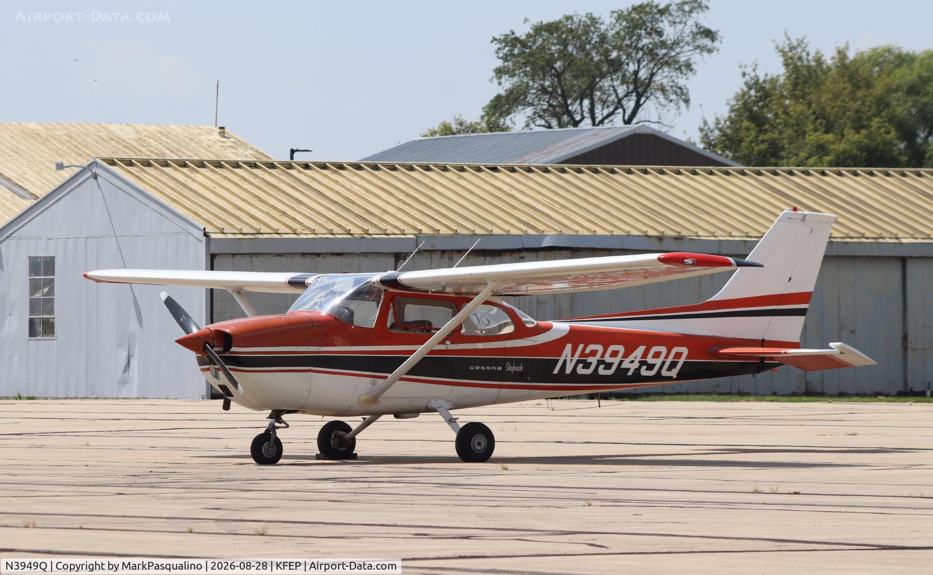 Aircraft N3949Q, 1971 Cessna 172L, c/n 17260049, Cessna 172L, at KFEP, photo by MarkPasqualino