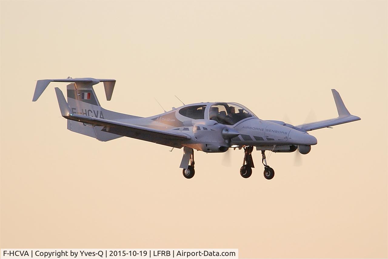 Aircraft F-HCVA, Diamond DA-42MPP Twin Star, c/n 42.007, Diamond DA-42MPP Twin Star CN 42.007, On final rwy 07R, Brest-Bretagne Airport (LFRB-BES), at LFRB, photo by Yves-Q