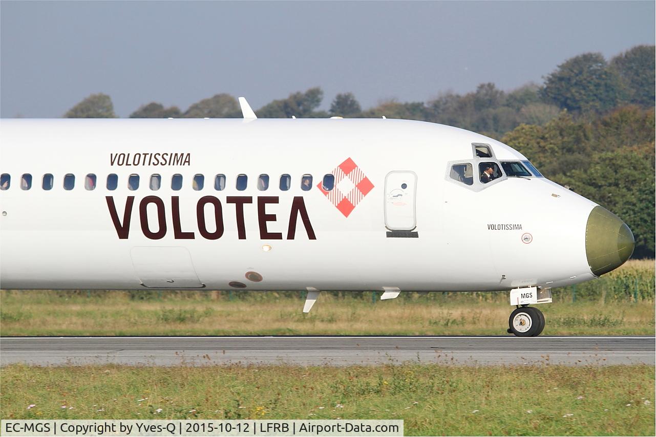 Aircraft EC-MGS, 2000 Boeing 717-2CM, c/n 55061, Boeing 717-2CM, Take off run rwy 07R, Brest-Bretagne Airport (LFRB-BES), at LFRB, photo by Yves-Q