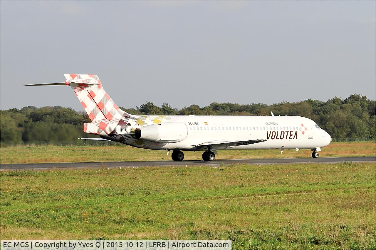 Aircraft EC-MGS, 2000 Boeing 717-2CM, c/n 55061, Boeing 717-2CM, Take off run rwy 07R, Brest-Bretagne Airport (LFRB-BES), at LFRB, photo by Yves-Q