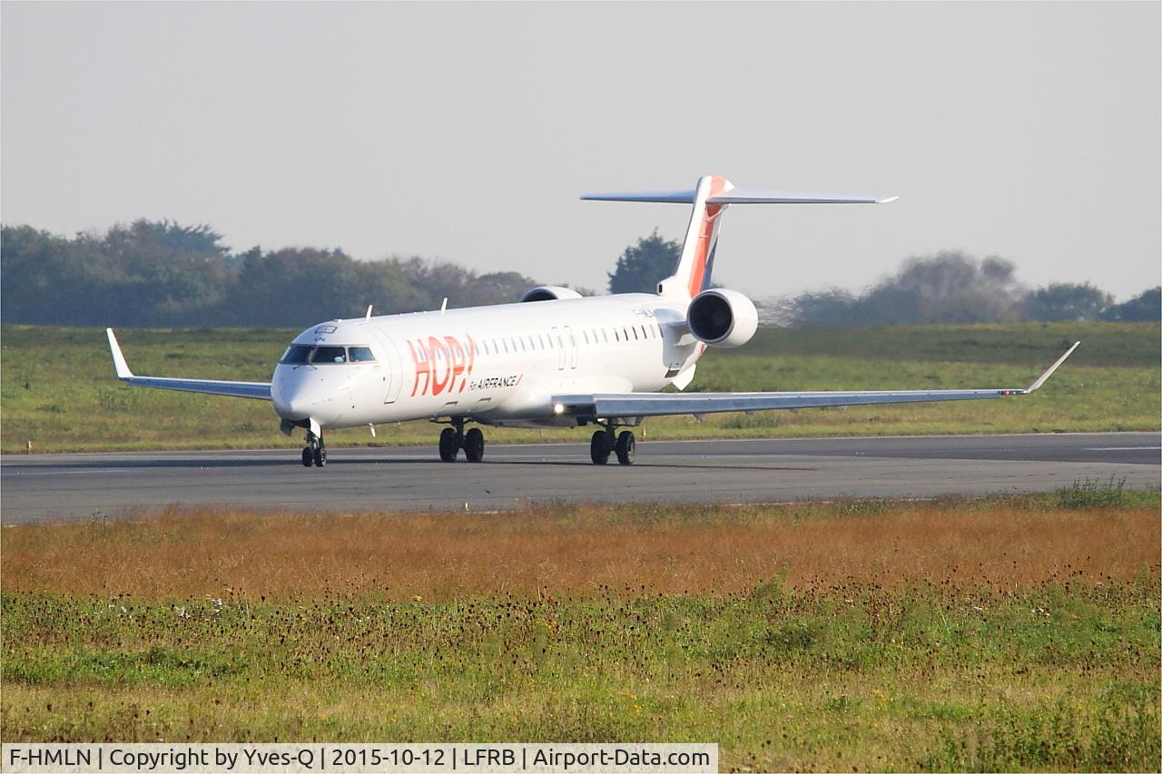 Aircraft F-HMLN, 2012 Bombardier CRJ-1000EL NG (CL-600-2E25), c/n 19024, Bombardier CRJ-1000EL NG, Taxiing rwy 25L, Brest-Bretagne Airport (LFRB-BES), at LFRB, photo by Yves-Q