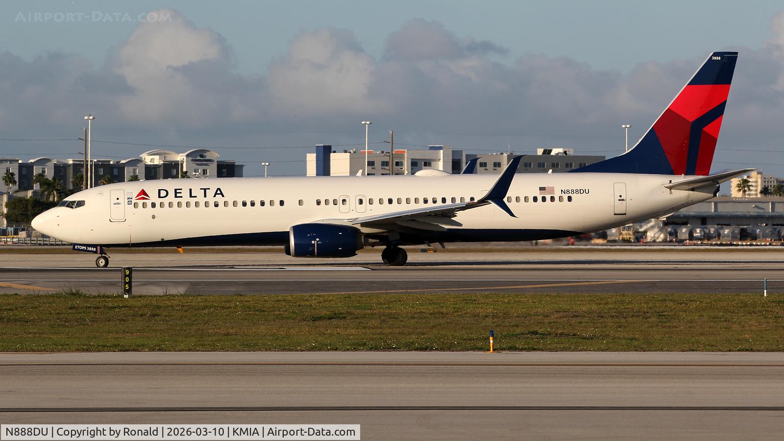 Aircraft N888DU, 2017 Boeing 737-932/ER, c/n 31999 l/n 6719, at mia, at KMIA, photo by Ronald