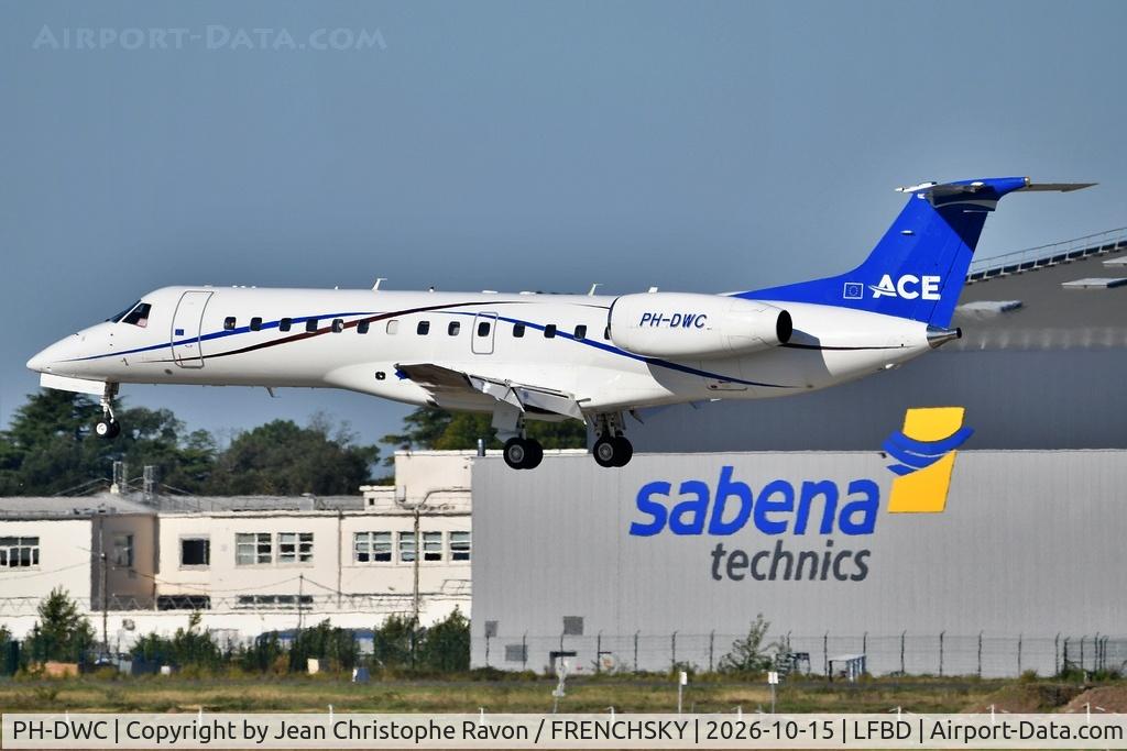 Aircraft PH-DWC, 1999 Embraer ERJ-135LR (EMB-135LR), c/n 145173, Bratislava (BTS) Bordeaux (BOD) AGR1927, at LFBD, photo by Jean Christophe Ravon / FRENCHSKY