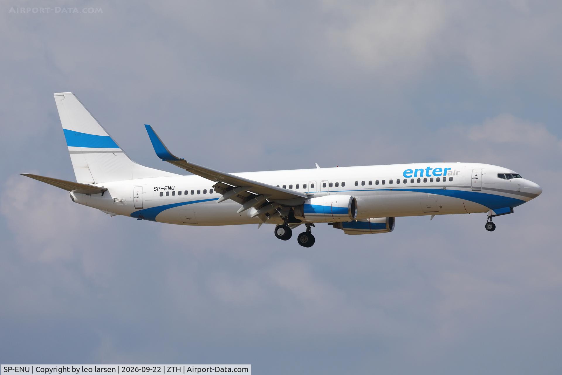Aircraft SP-ENU, 2001 Boeing 737-83N, c/n 30675 l/n 898, Zakynthos 22.9.2026, at ZTH, photo by leo larsen