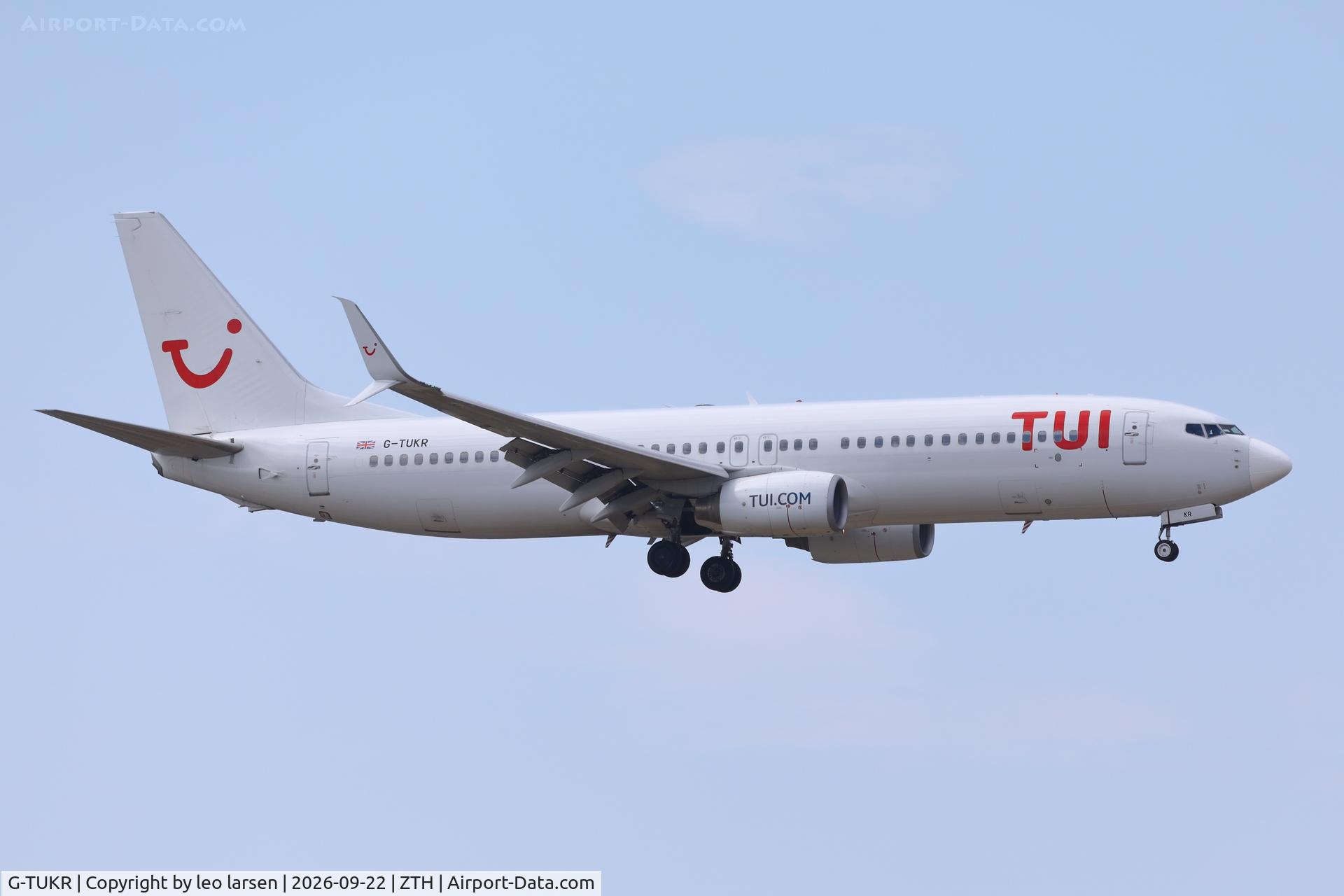 Aircraft G-TUKR, 2011 Boeing 737-8K5, c/n 37260 l/n 3688, Zakynthos 22.9.2026, at ZTH, photo by leo larsen