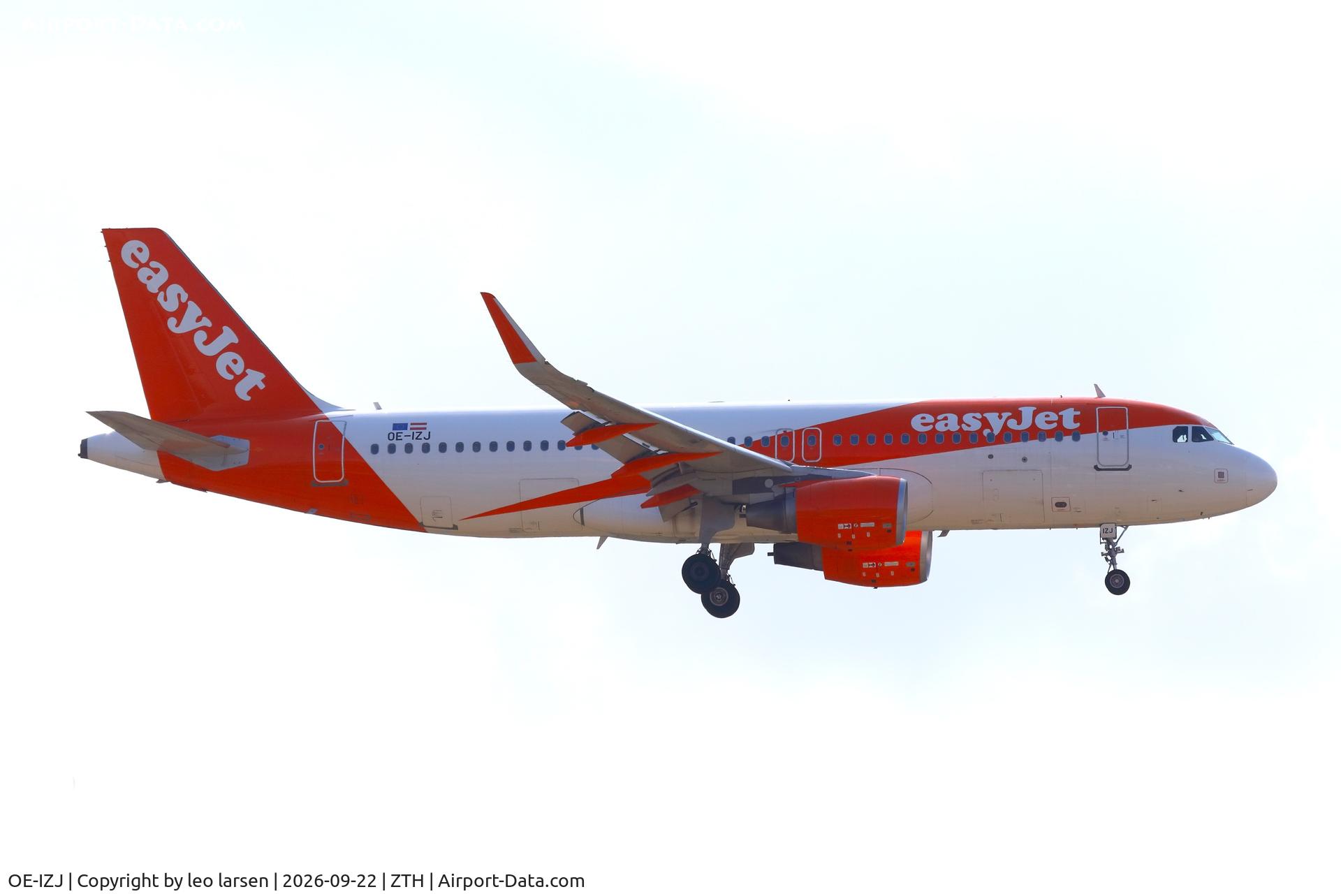Aircraft OE-IZJ, 2015 Airbus A320-214, c/n 6902, Zakynthos 22.9.2026, at ZTH, photo by leo larsen