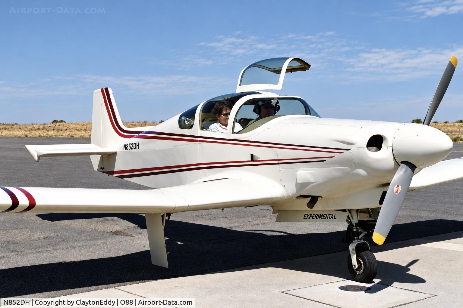 Aircraft N852DH, Jeffair Barracuda, c/n DBH-2, Old Rio Vista Airport in California 1987, at O88, photo by ClaytonEddy