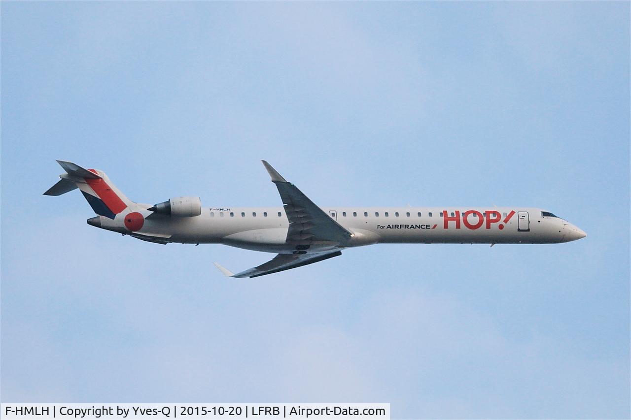 Aircraft F-HMLH, 2011 Bombardier CRJ-1000EL NG (CL-600-2E25), c/n 19013, Bombardier CRJ-1000EL NG, Climbing from rwy 07R, Brest-Bretagne Airport (LFRB-BES), at LFRB, photo by Yves-Q