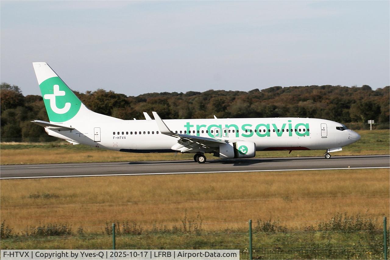 Aircraft F-HTVX, 2013 Boeing 737-8JP, c/n 39020, Boeing 737-8JP, Reverse thrust landing rwy 07R, Brest-Bretagne airport (LFRB-BES), at LFRB, photo by Yves-Q