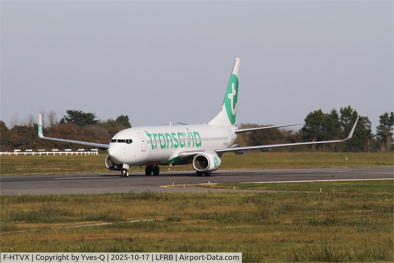 Aircraft F-HTVX, 2013 Boeing 737-8JP, c/n 39020, Boeing 737-8JP, Taxiing rwy 07R, Brest-Bretagne airport (LFRB-BES), at LFRB, photo by Yves-Q