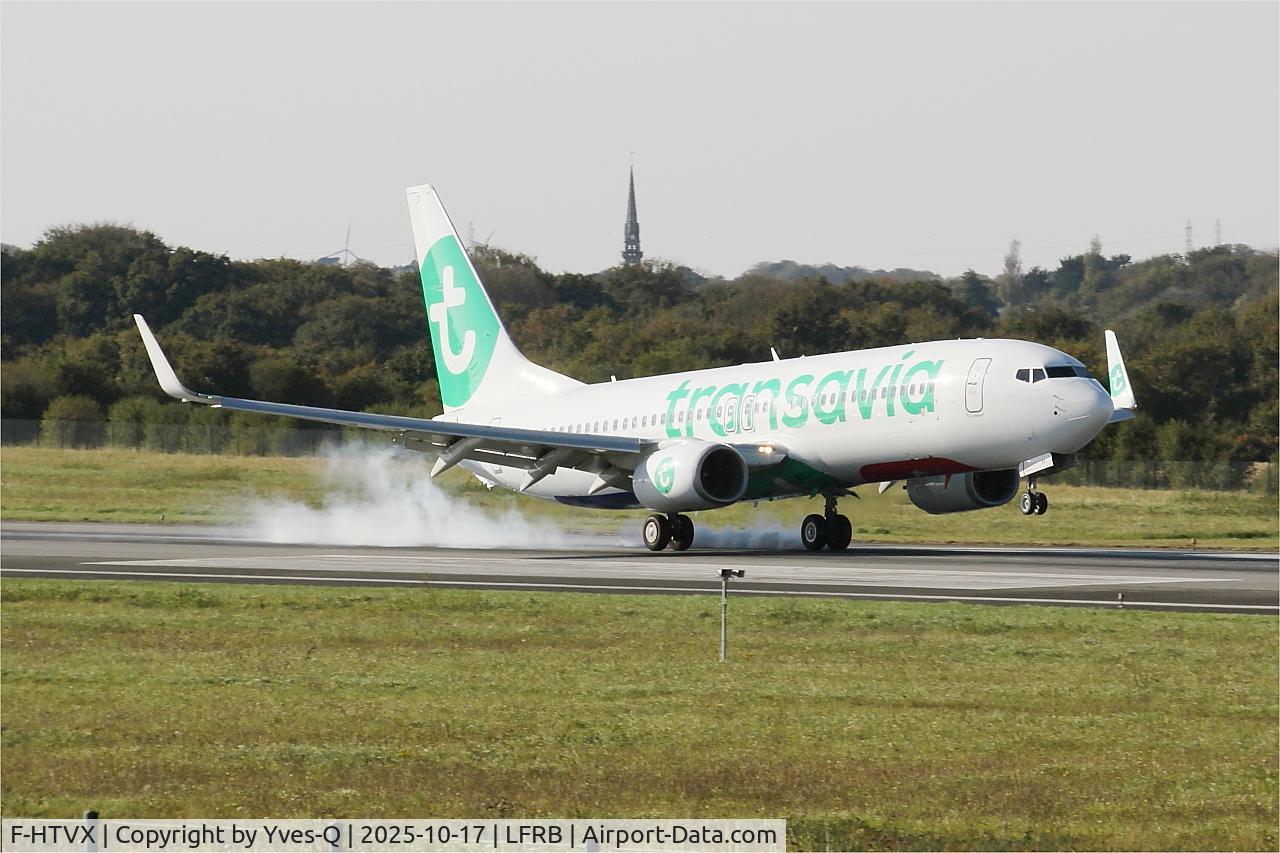 Aircraft F-HTVX, 2013 Boeing 737-8JP, c/n 39020, Boeing 737-8JP, Landing rwy 07R, Brest-Bretagne airport (LFRB-BES), at LFRB, photo by Yves-Q