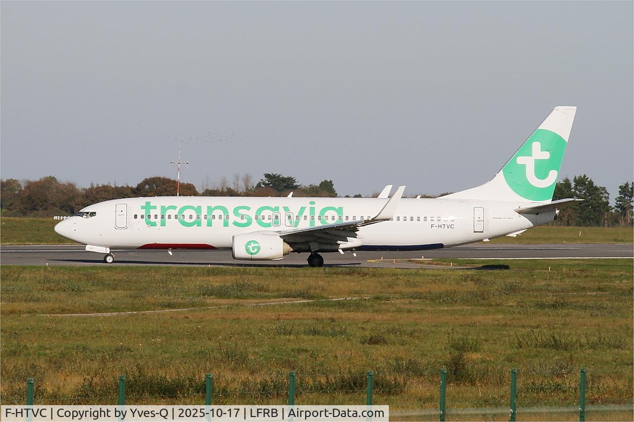 Aircraft F-HTVC, 2016 Boeing 737-8K2, c/n 62150, Boeing 737-8K2, Taxiing rwy 07R, Brest-Bretagne airport (LFRB-BES), at LFRB, photo by Yves-Q