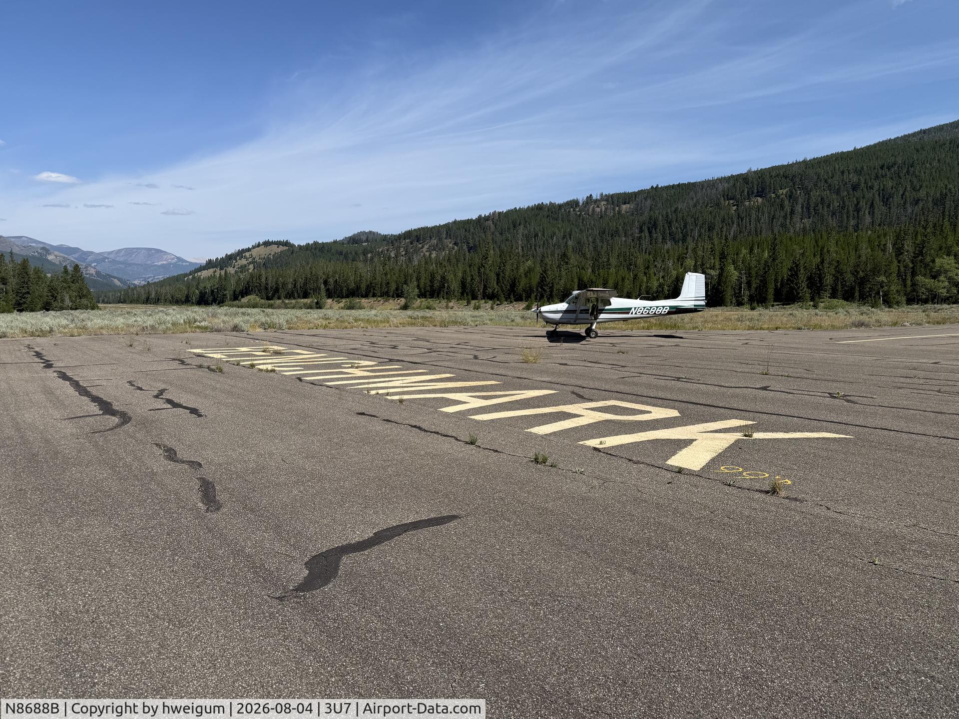 Aircraft N8688B, 1957 Cessna 172, c/n 36388, Benchmark, at 3U7, photo by hweigum
