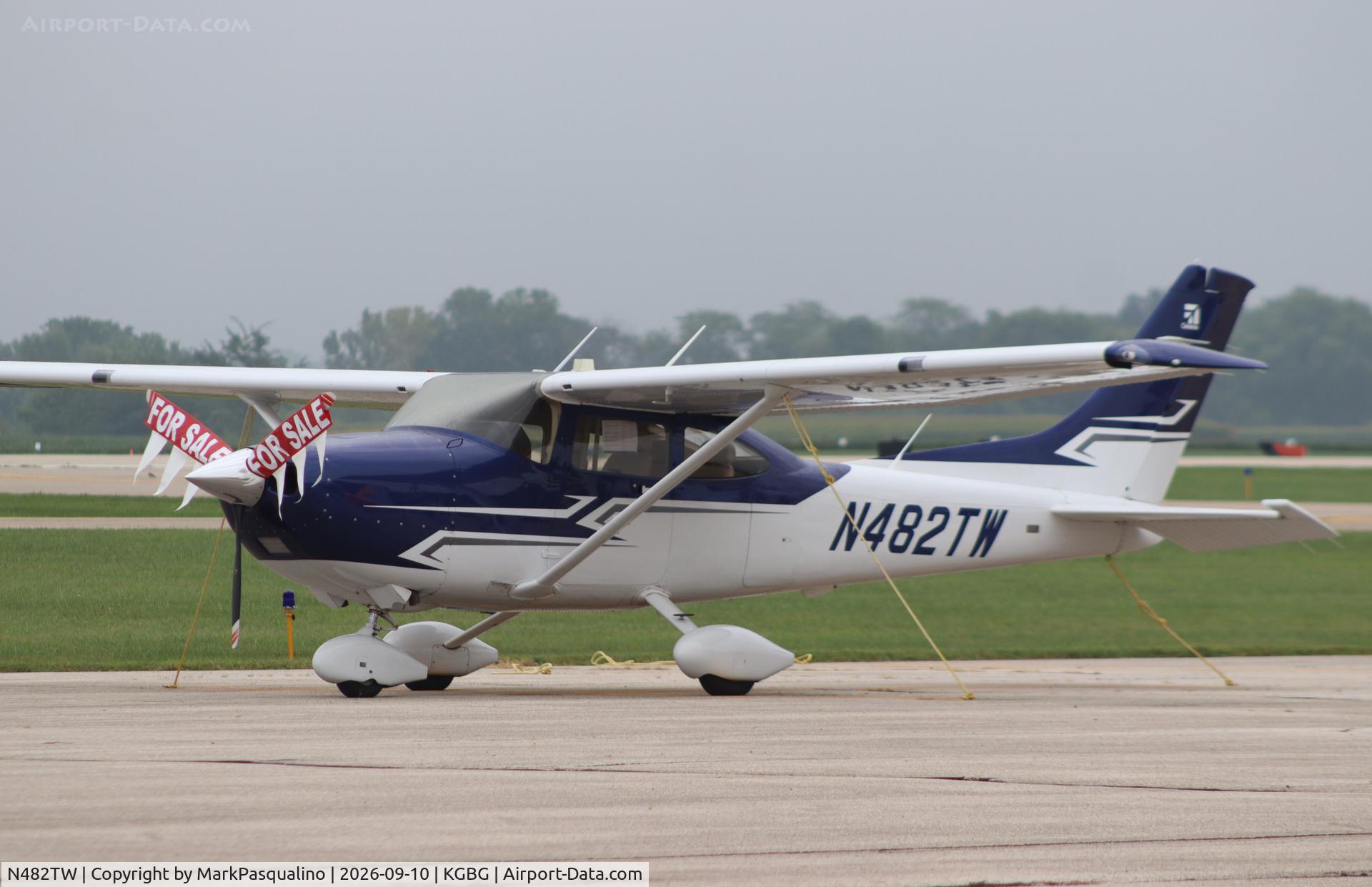 Aircraft N482TW, 2017 Cessna 182T Skylane, c/n 18283006, Cessna 182T, at KGBG, photo by MarkPasqualino
