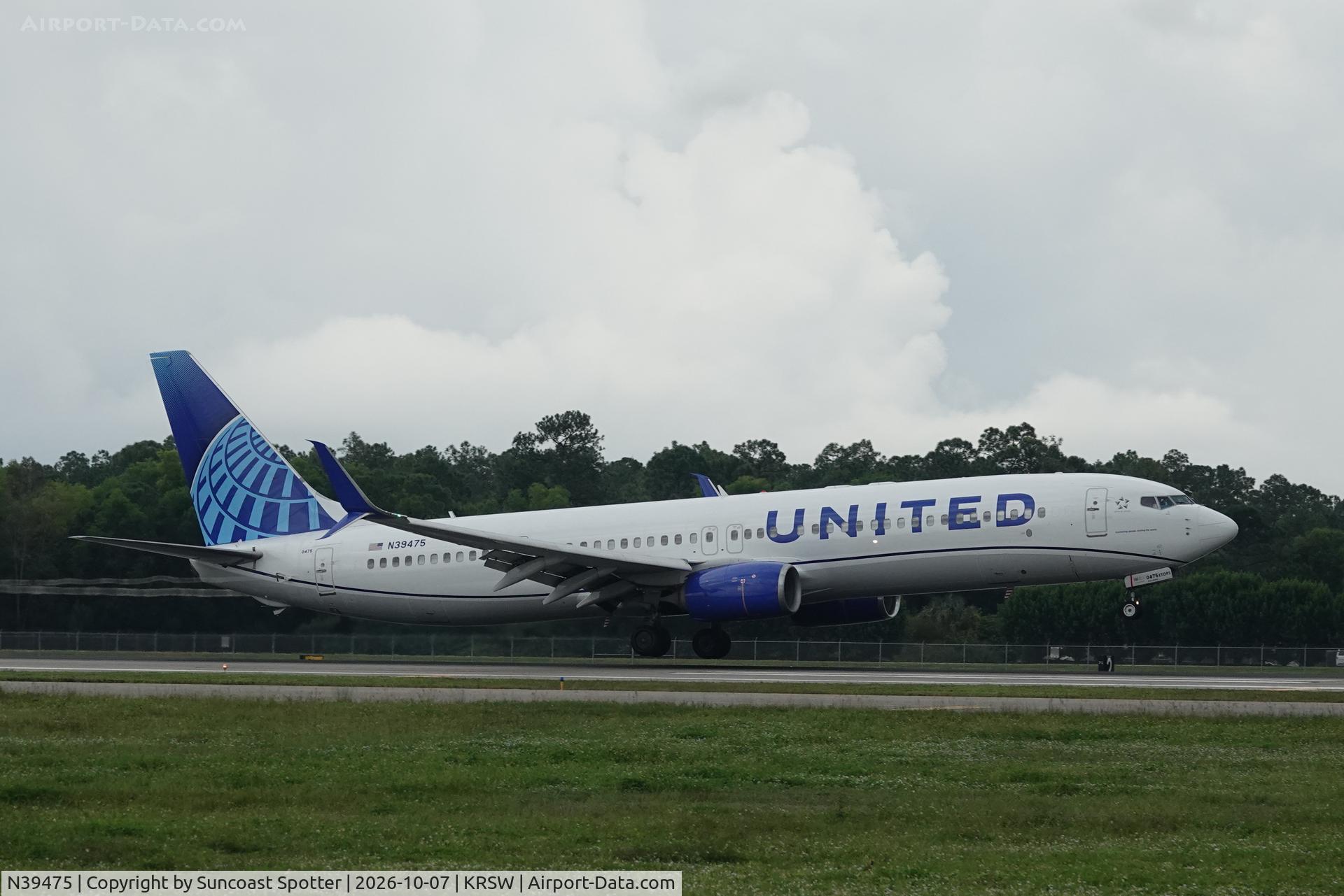 Aircraft N39475, 2013 Boeing 737-924/ER, c/n 37100 l/n 4473, United 1406 arrives at Southwest Florida International Airport following flight from Washington-Dulles International Airport, at KRSW, photo by Suncoast Spotter