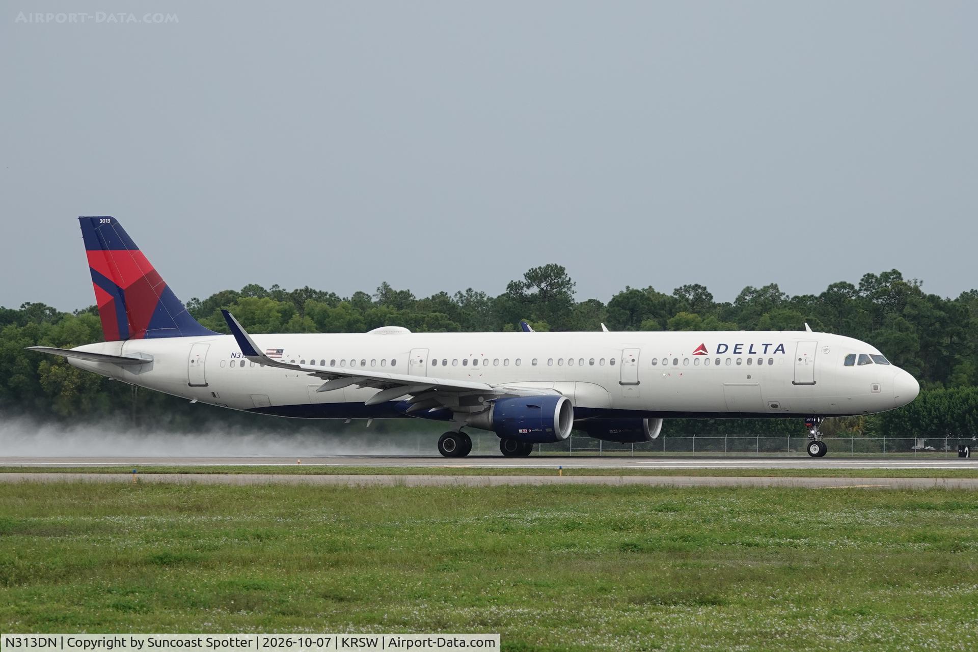 Aircraft N313DN, 2016 Airbus A321-211, c/n 7381, Delta 2400 departs Southwest Florida International Airport enroute to Minneapolis-St Paul International Airport, at KRSW, photo by Suncoast Spotter