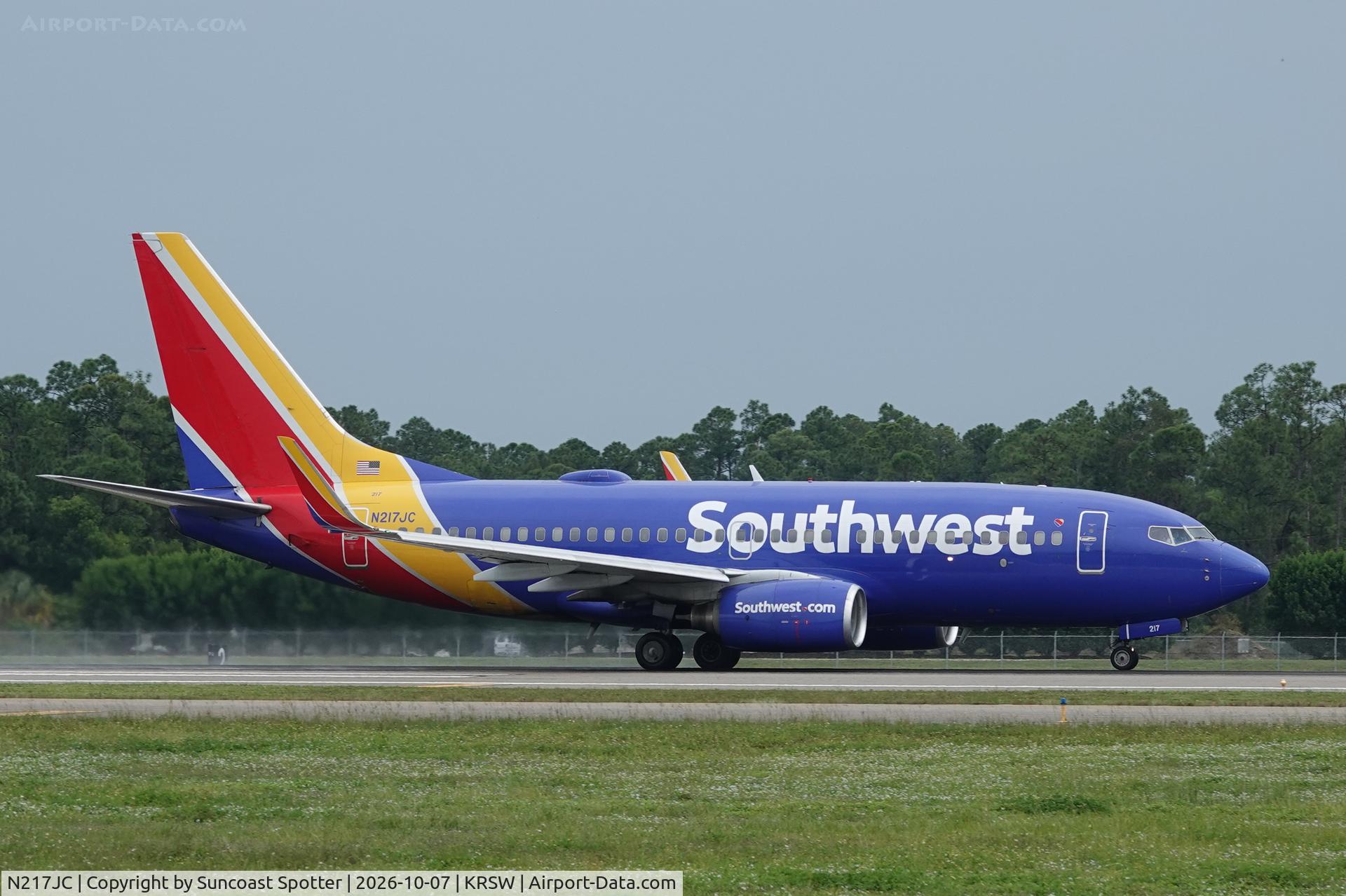 Aircraft N217JC, 2005 Boeing 737-7H4, c/n 34232, Southwest 1507 departs Southwest Florida International Airport enroute to General Mitchell International Airport, at KRSW, photo by Suncoast Spotter
