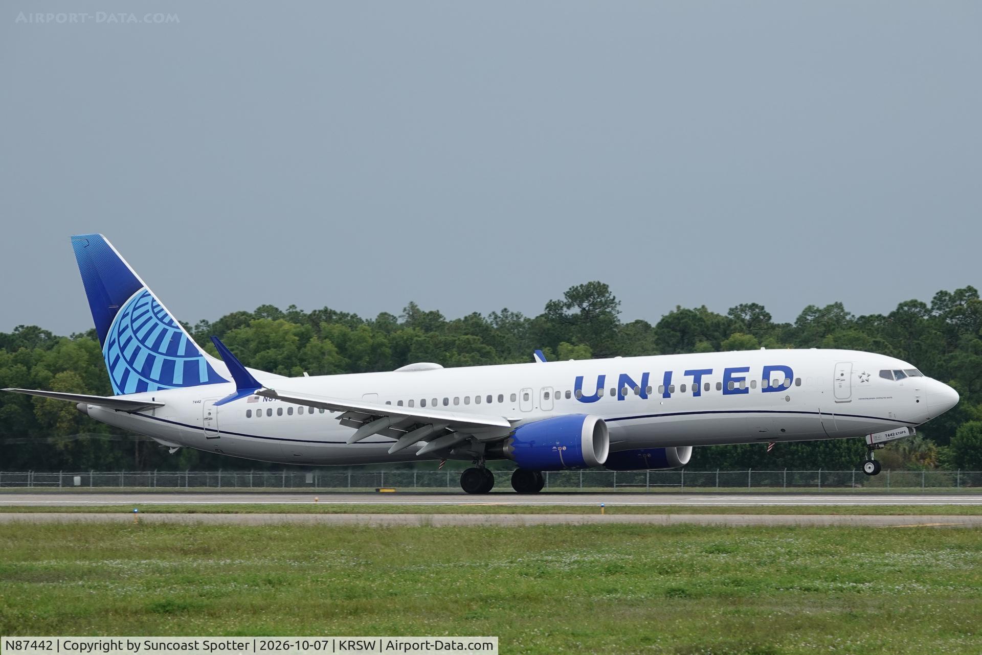 Aircraft N87442, 2026 Boeing 737 MAX 9, c/n 67671 l/n 9534, United 1810 arrives at Southwest Florida International Airport following flight from Newark-Liberty International Airport, at KRSW, photo by Suncoast Spotter
