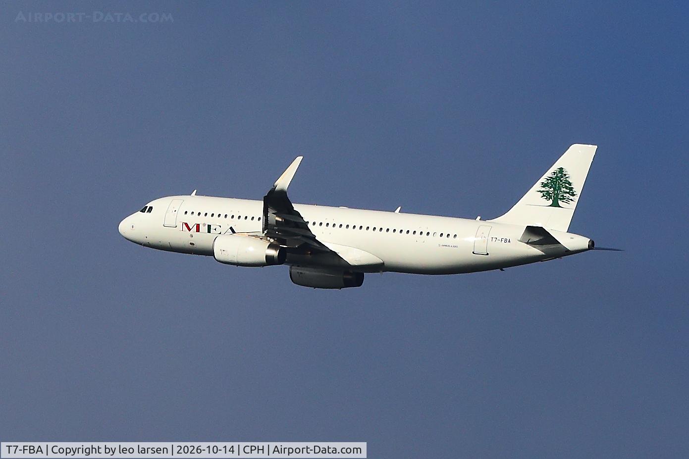 Aircraft T7-FBA, 2016 Airbus A320-233, c/n 7000, Copenhagen 14.10.202. ex XA-VLP, at CPH, photo by leo larsen