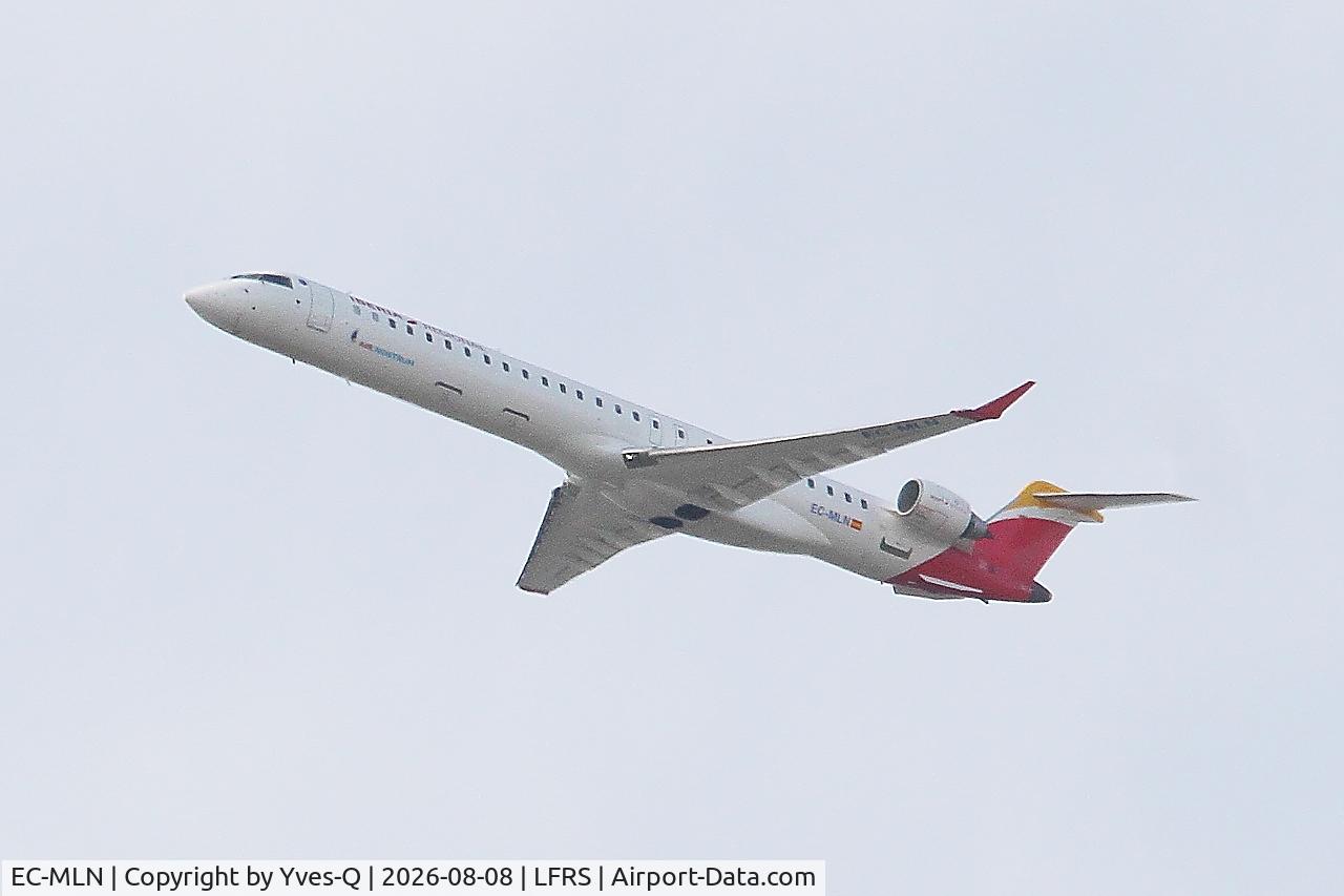 Aircraft EC-MLN, 2016 Bombardier CRJ-1000 (CL-600-2E25), c/n 19049, Bombardier CRJ-1000, Climbing from rwy 03, Nantes-Atlantique airport (LFRS-NTE), at LFRS, photo by Yves-Q