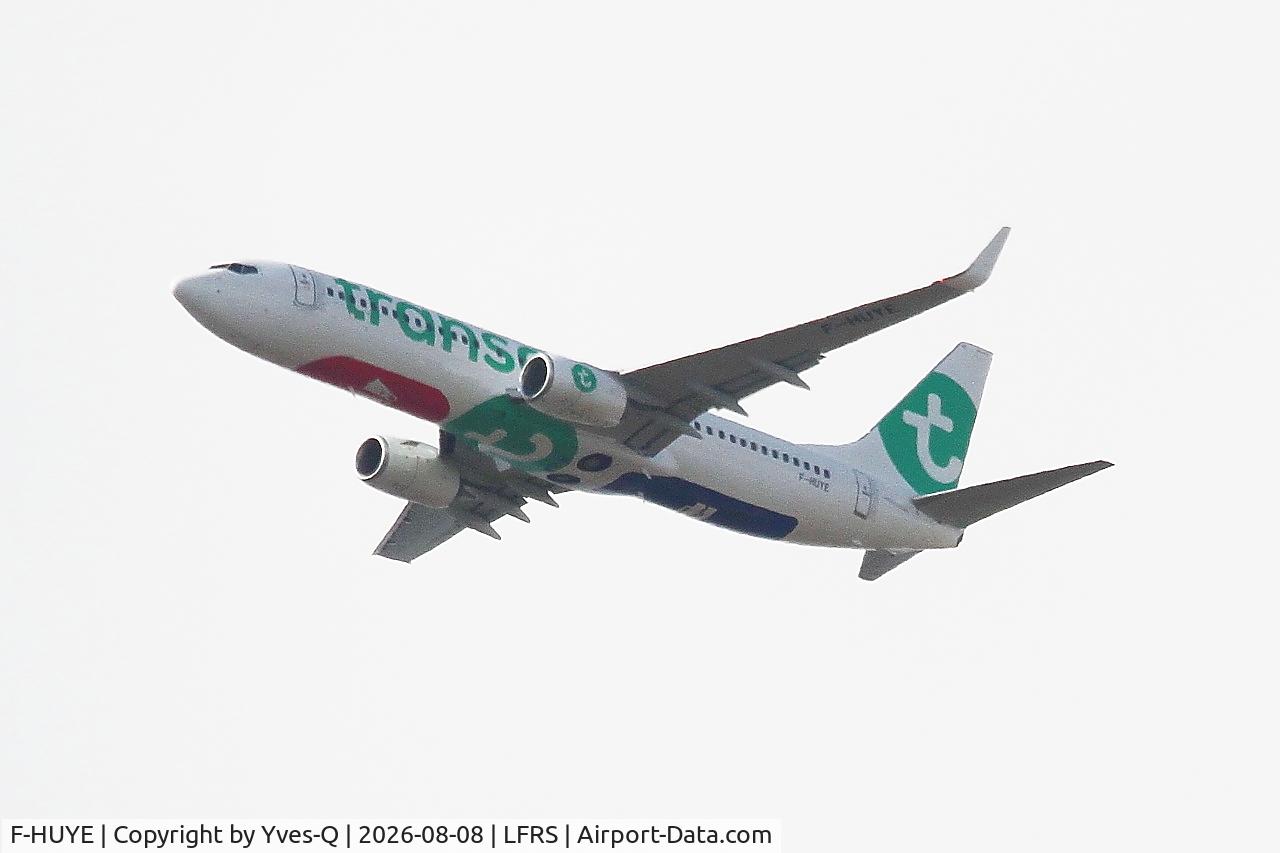 Aircraft F-HUYE, 2017 Boeing 737-800, c/n 42278 l/n 6347, Boeing 737-8JP, Climbing from rwy 03, Nantes-Atlantique airport (LFRS-NTE), at LFRS, photo by Yves-Q