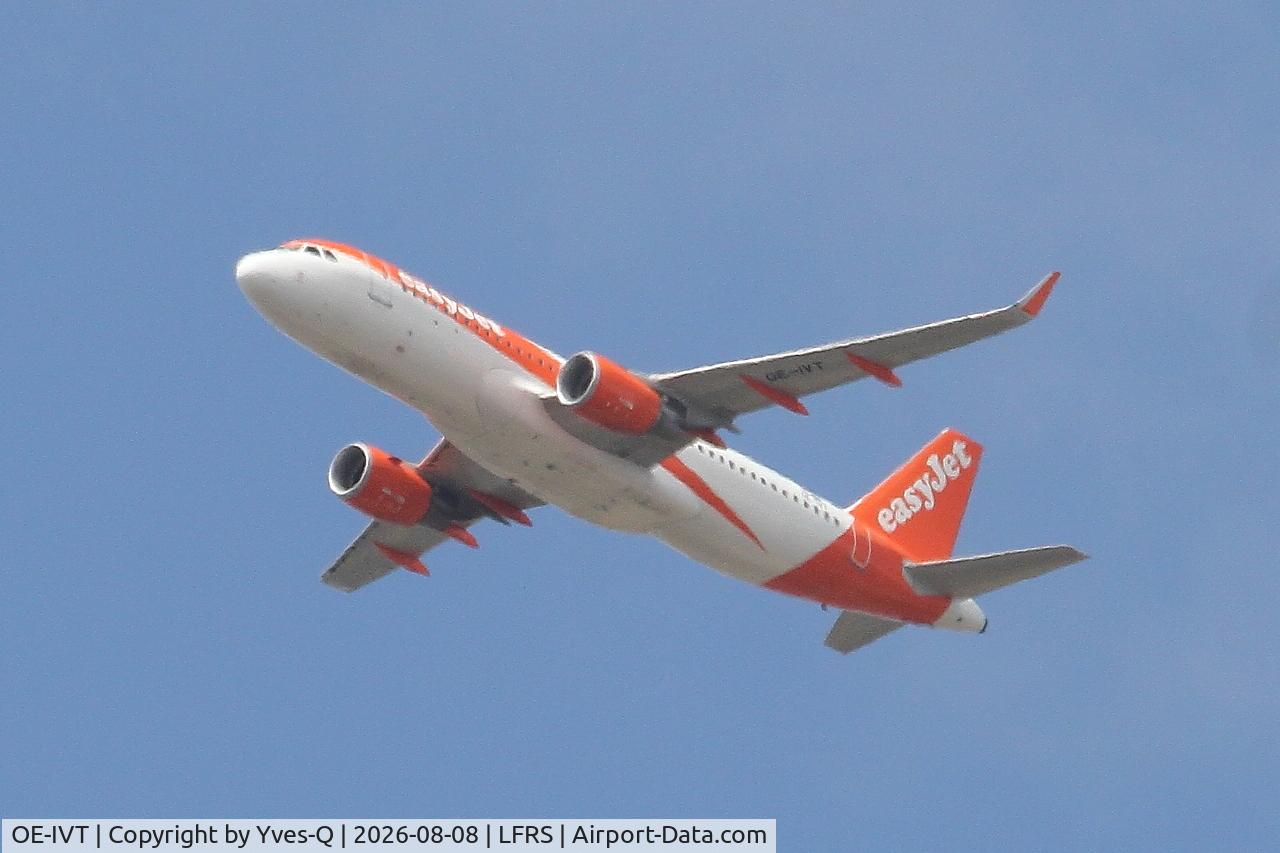 Aircraft OE-IVT, 2017 Airbus A320-214, c/n 7632, Airbus A320-214, Climbing from rwy 03, Nantes-Atlantique airport (LFRS-NTE), at LFRS, photo by Yves-Q