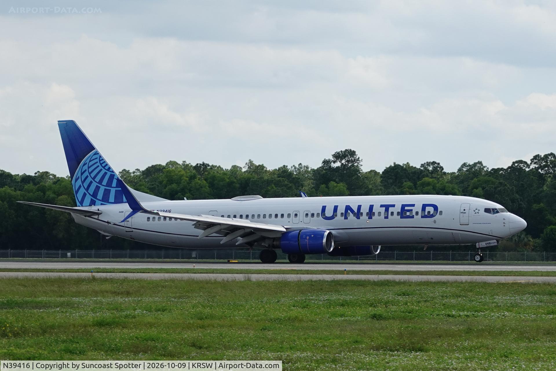 Aircraft N39416, 2008 Boeing 737-924/ER, c/n 37093, United 494 arrives at Southwest Florida International Airport following flight from Houston-Bush Intercontinental Airport, at KRSW, photo by Suncoast Spotter