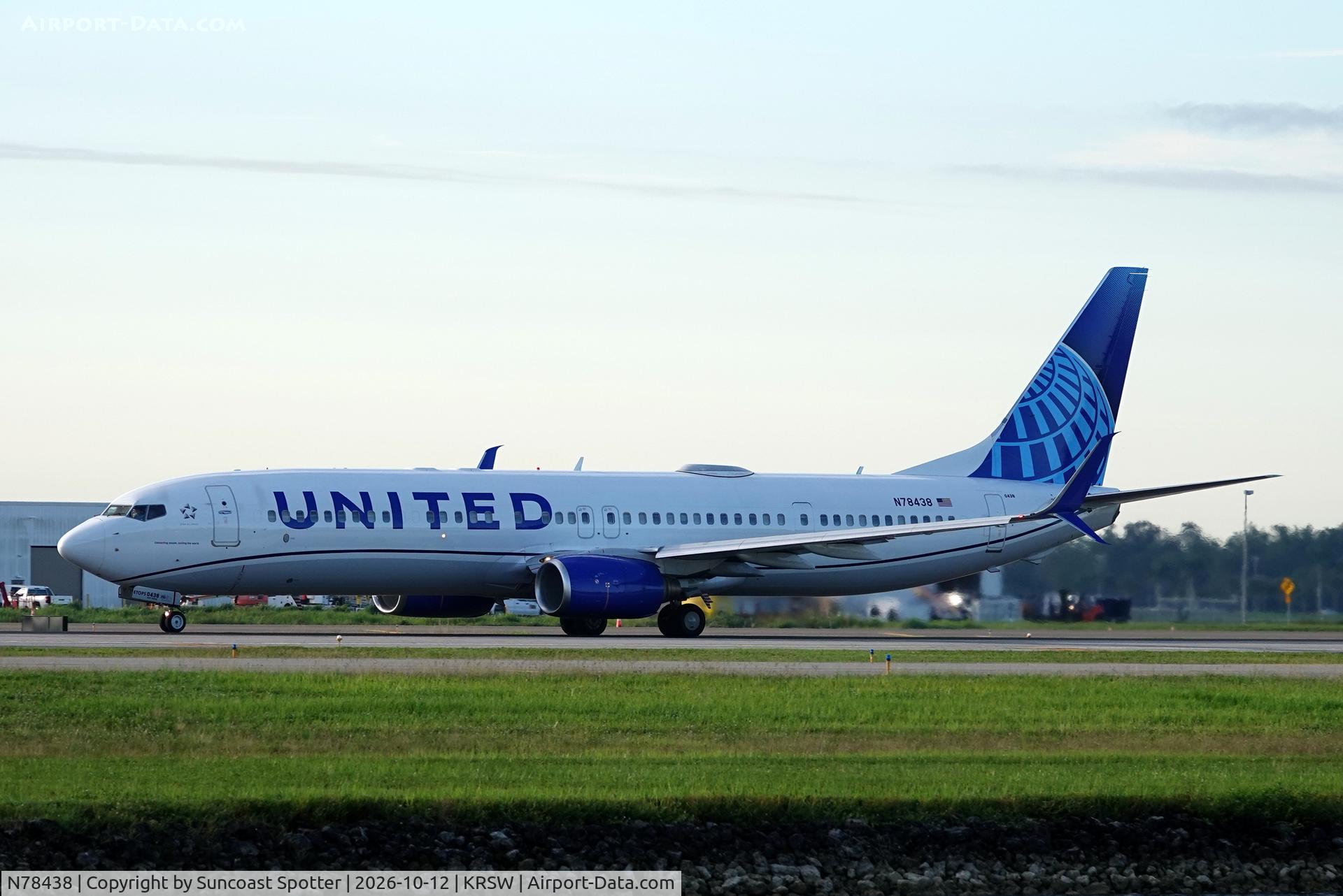 Aircraft N78438, 2009 Boeing 737-924/ER, c/n 33533, United 2477 departs Southwest Florida International Airport enroute to Newark-Liberty International Airport, at KRSW, photo by Suncoast Spotter