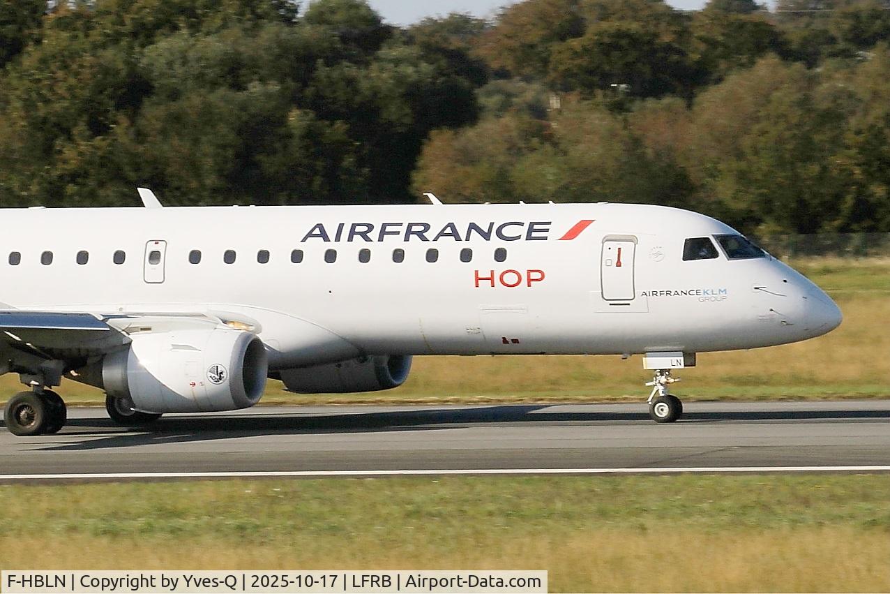 Aircraft F-HBLN, 2019 Embraer 190STD (ERJ-190-100STD), c/n 19000769, Embraer 190STD, Landing rwy 07R, Brest-Bretagne airport (LFRB-BES), at LFRB, photo by Yves-Q