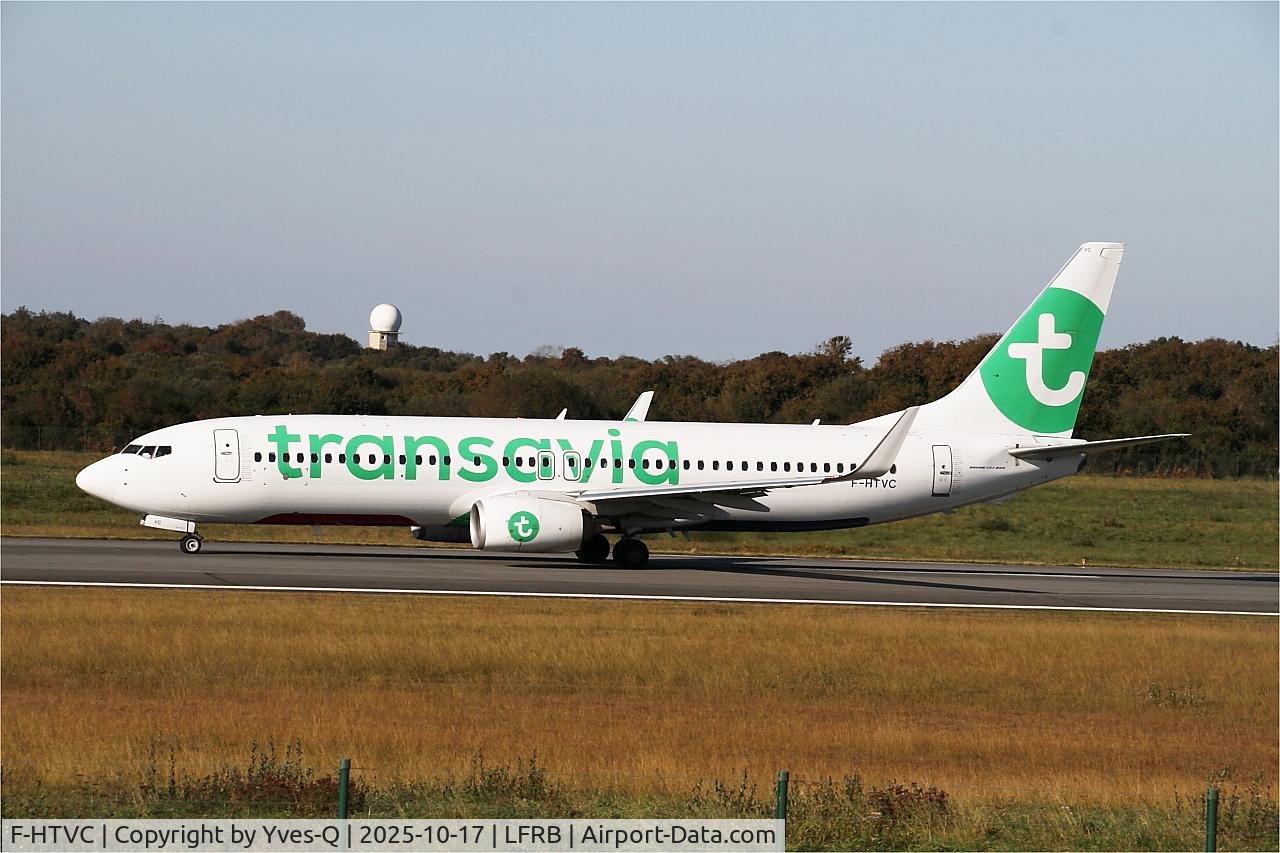 Aircraft F-HTVC, 2016 Boeing 737-8K2, c/n 62150, Boeing 737-8K2, Taxiing rwy 07R, Brest-Bretagne airport (LFRB-BES), at LFRB, photo by Yves-Q