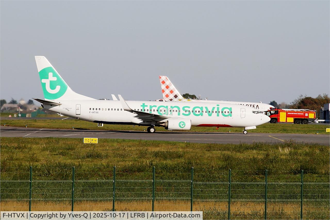 Aircraft F-HTVX, 2013 Boeing 737-8JP, c/n 39020, Boeing 737-8JP, Taxiing to boarding area, Brest-Bretagne airport (LFRB-BES), at LFRB, photo by Yves-Q