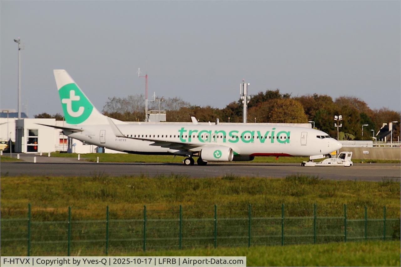 Aircraft F-HTVX, 2013 Boeing 737-8JP, c/n 39020, Boeing 737-8K2, Push back, Brest-Bretagne airport (LFRB-BES), at LFRB, photo by Yves-Q